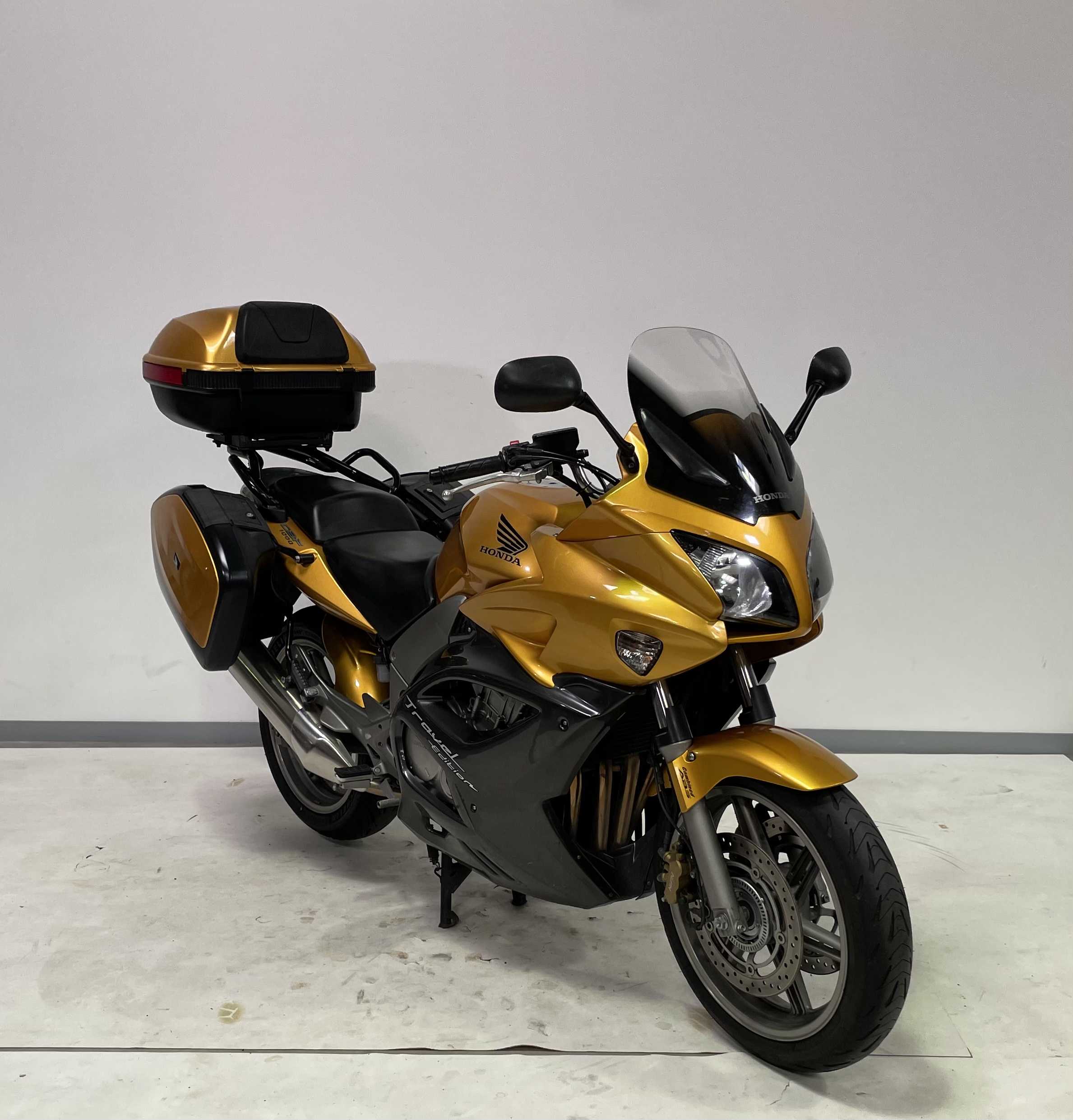 Honda CBF 1000 2008 HD vue 3/4 droite