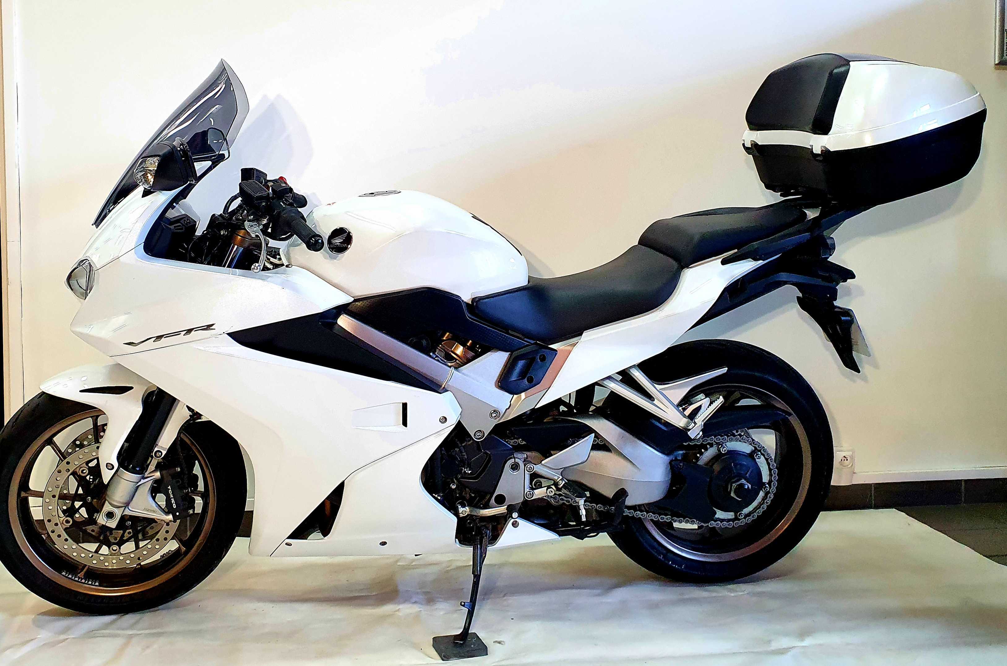 Honda VFR 800 F RC79 2014 HD vue gauche