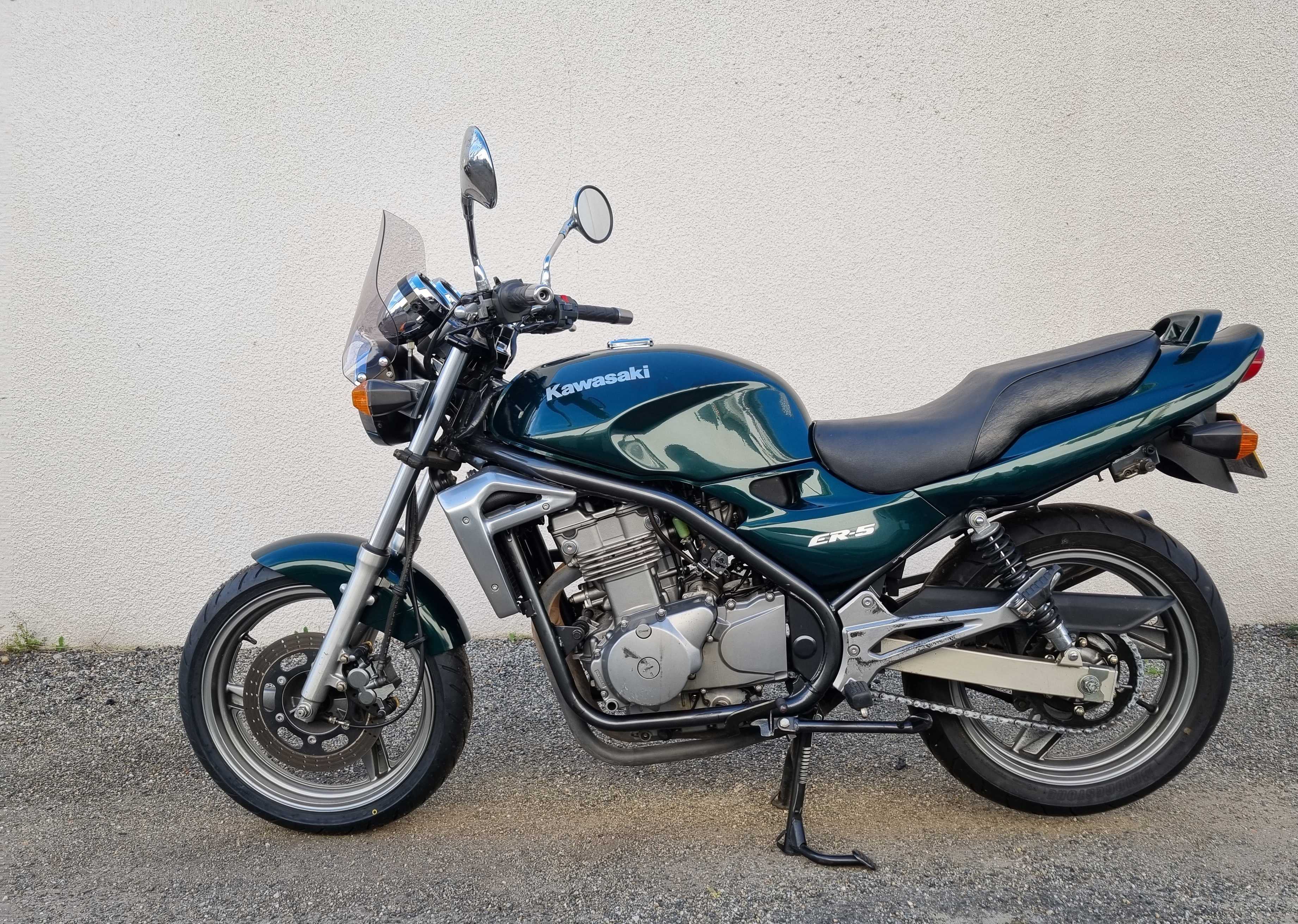 Kawasaki ER-5 2000 HD vue 3/4 droite