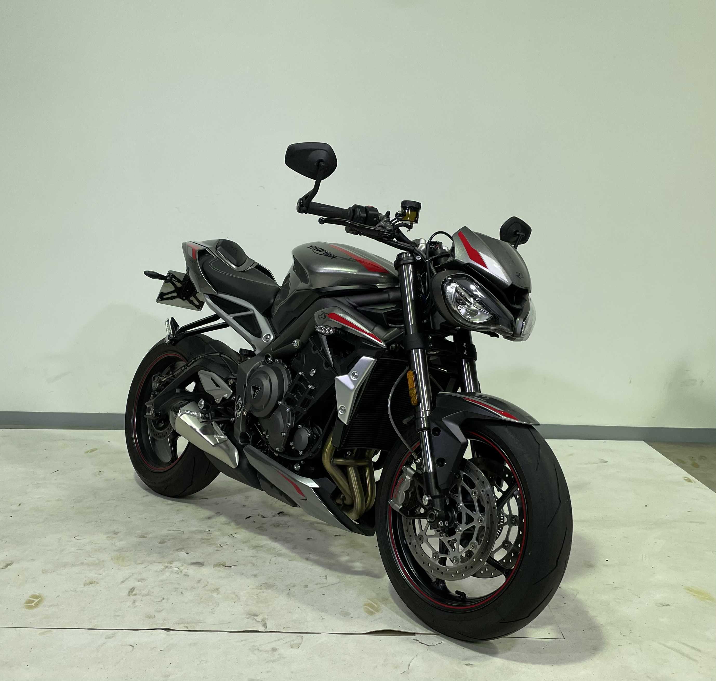 Triumph 765Street Triple RS 2020 HD vue 3/4 droite