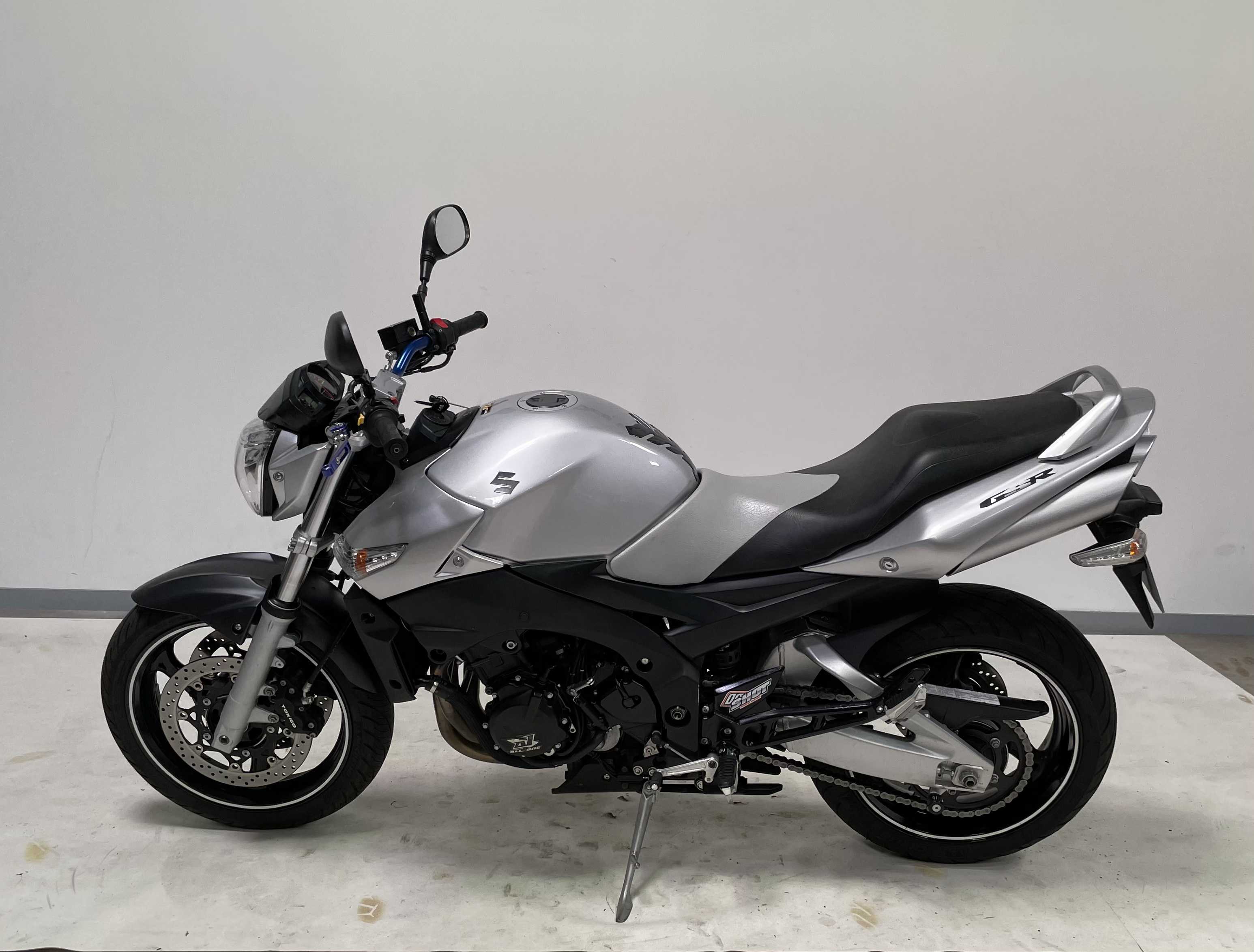 Suzuki GSR600 2007 HD vue gauche