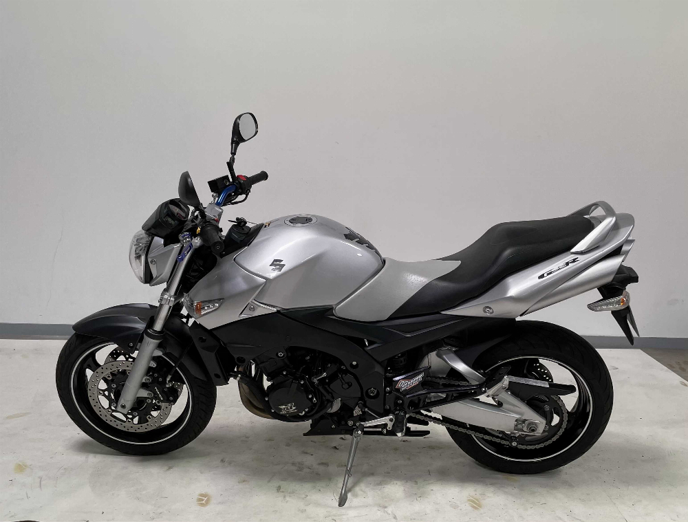 Suzuki GSR600 2007 vue gauche