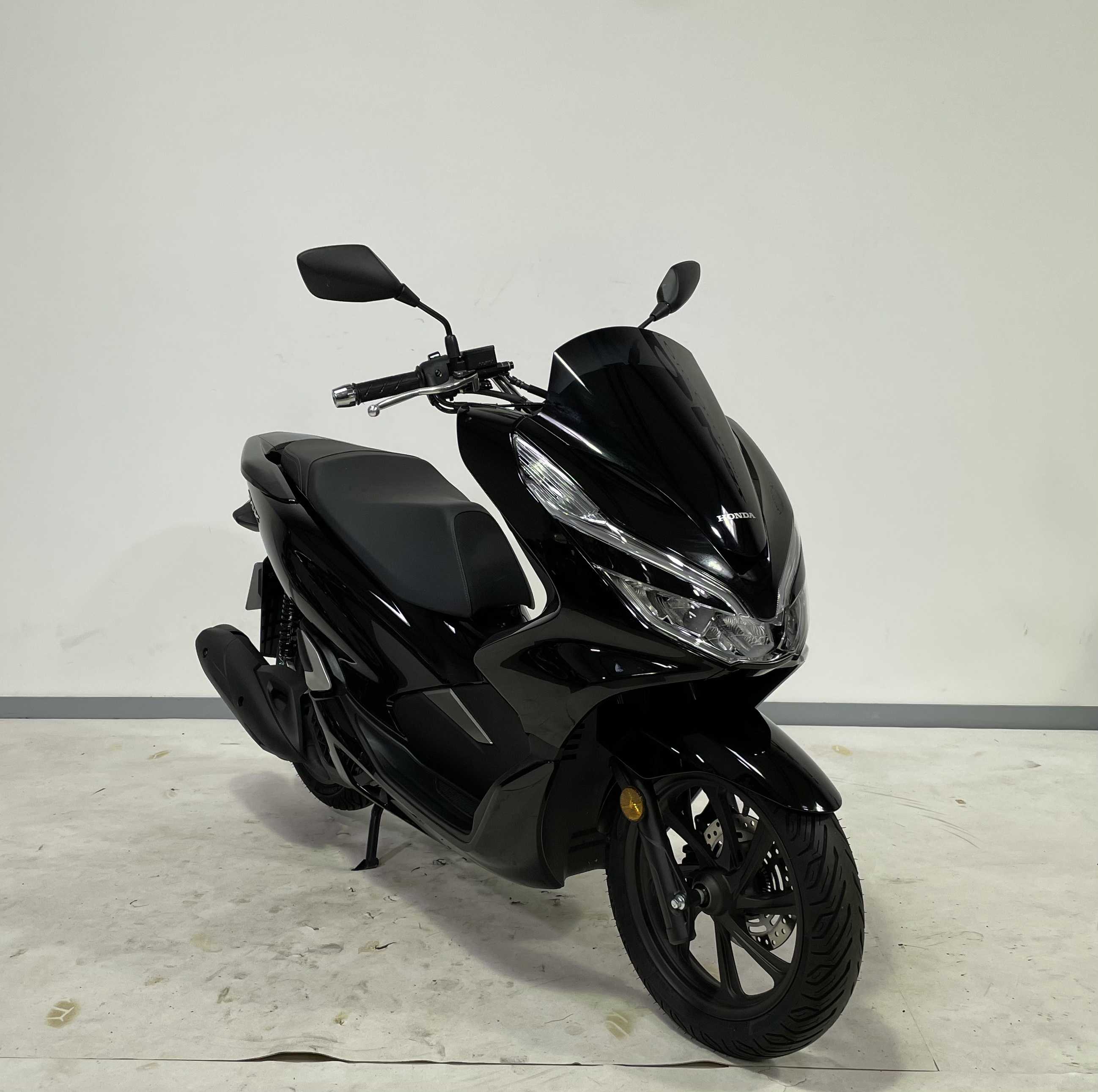 Honda PCX125 2020 HD vue 3/4 droite