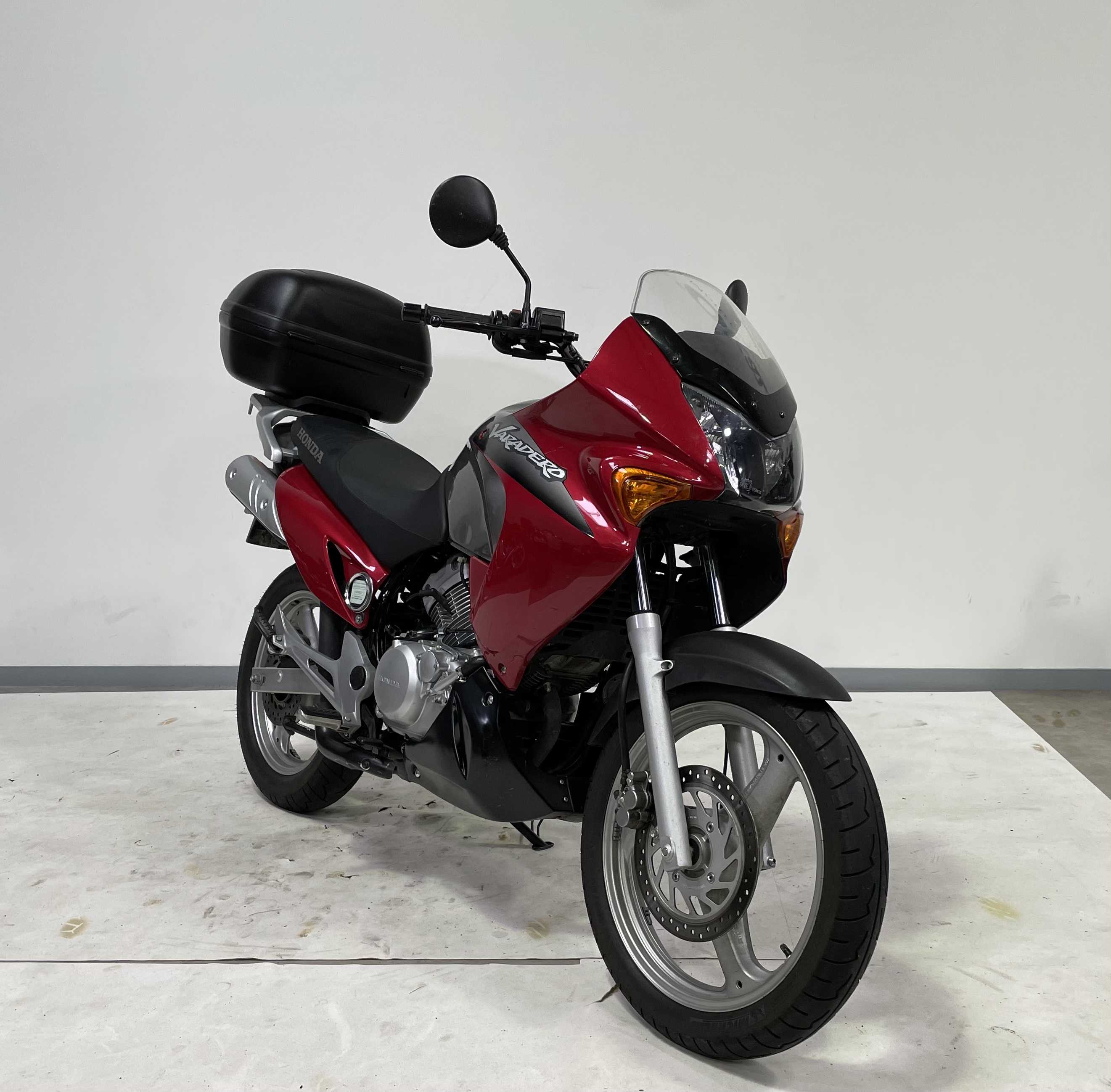 Honda XL 125 V Varadero 2004 HD vue 3/4 droite