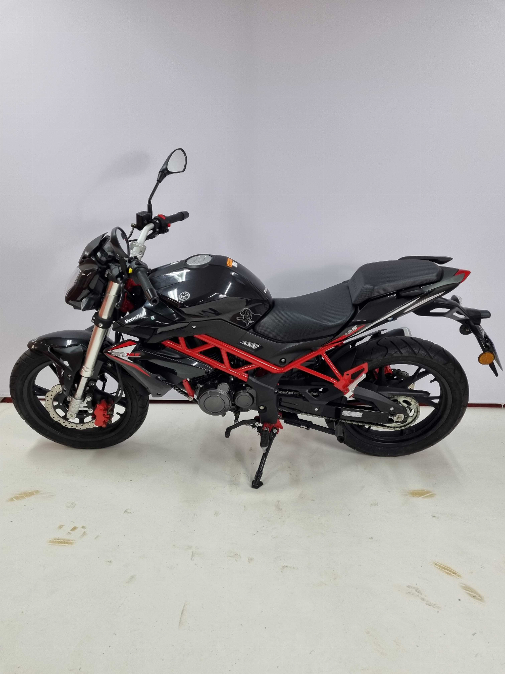 Benelli BN125 2019 vue gauche