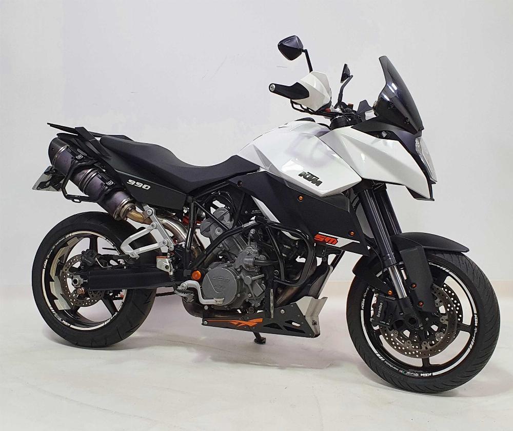 KTM 990 SMT 2009 vue 3/4 droite