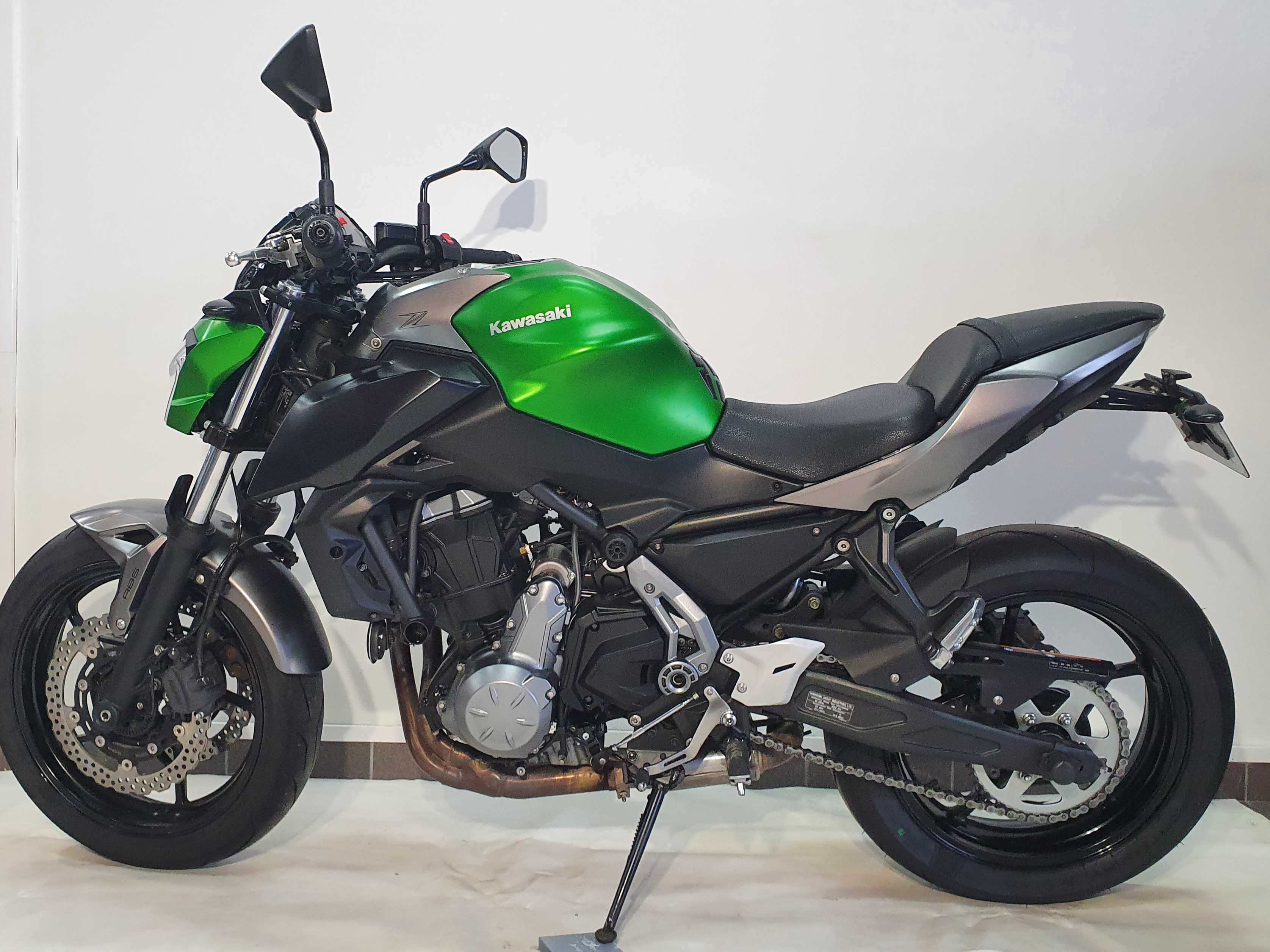 Kawasaki Z650 2019 HD vue gauche