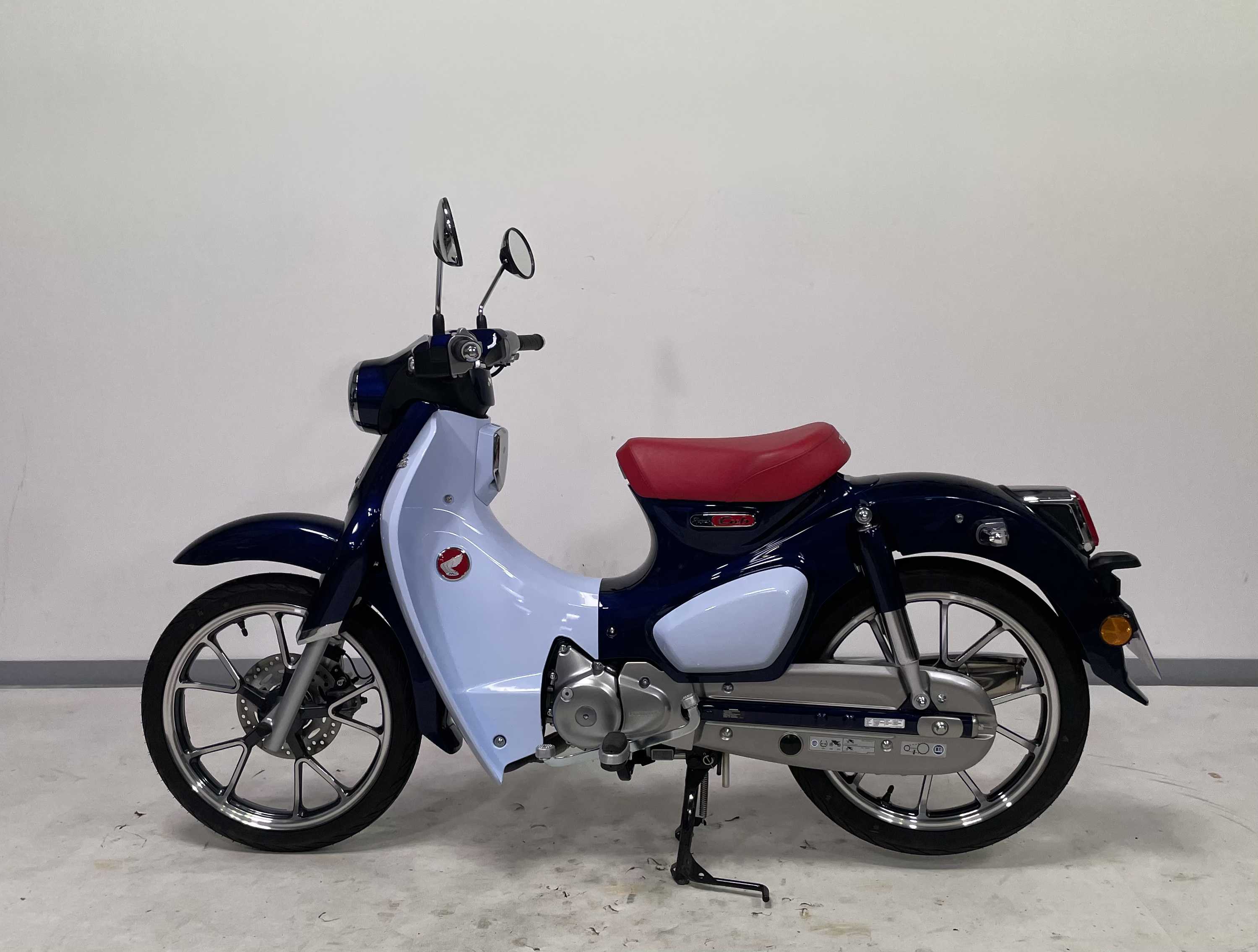 Honda C 125 A Super Club 2020 HD vue gauche