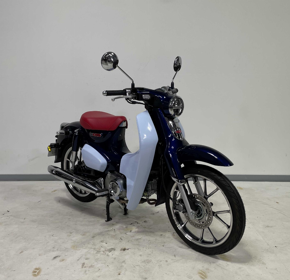 Honda C 125 A Super Club 2020 vue 3/4 droite