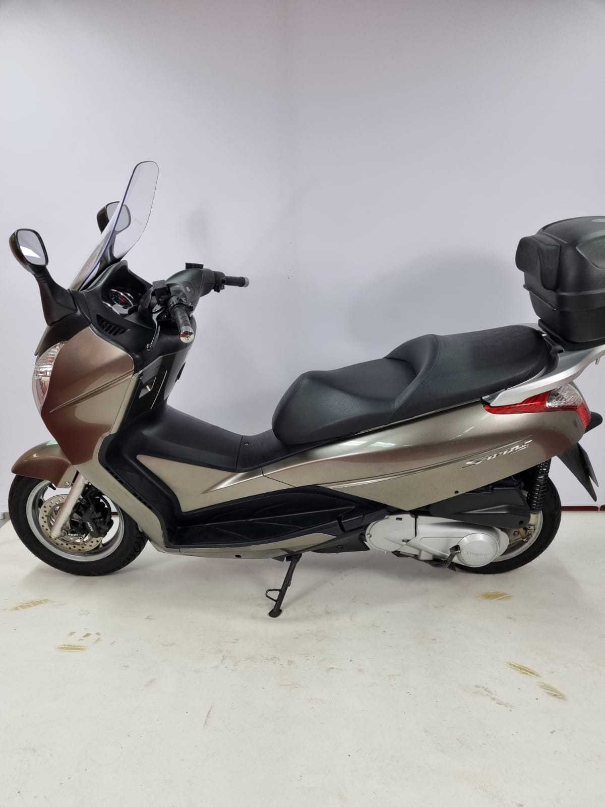 Honda FES125S-Wing 2013 HD vue gauche