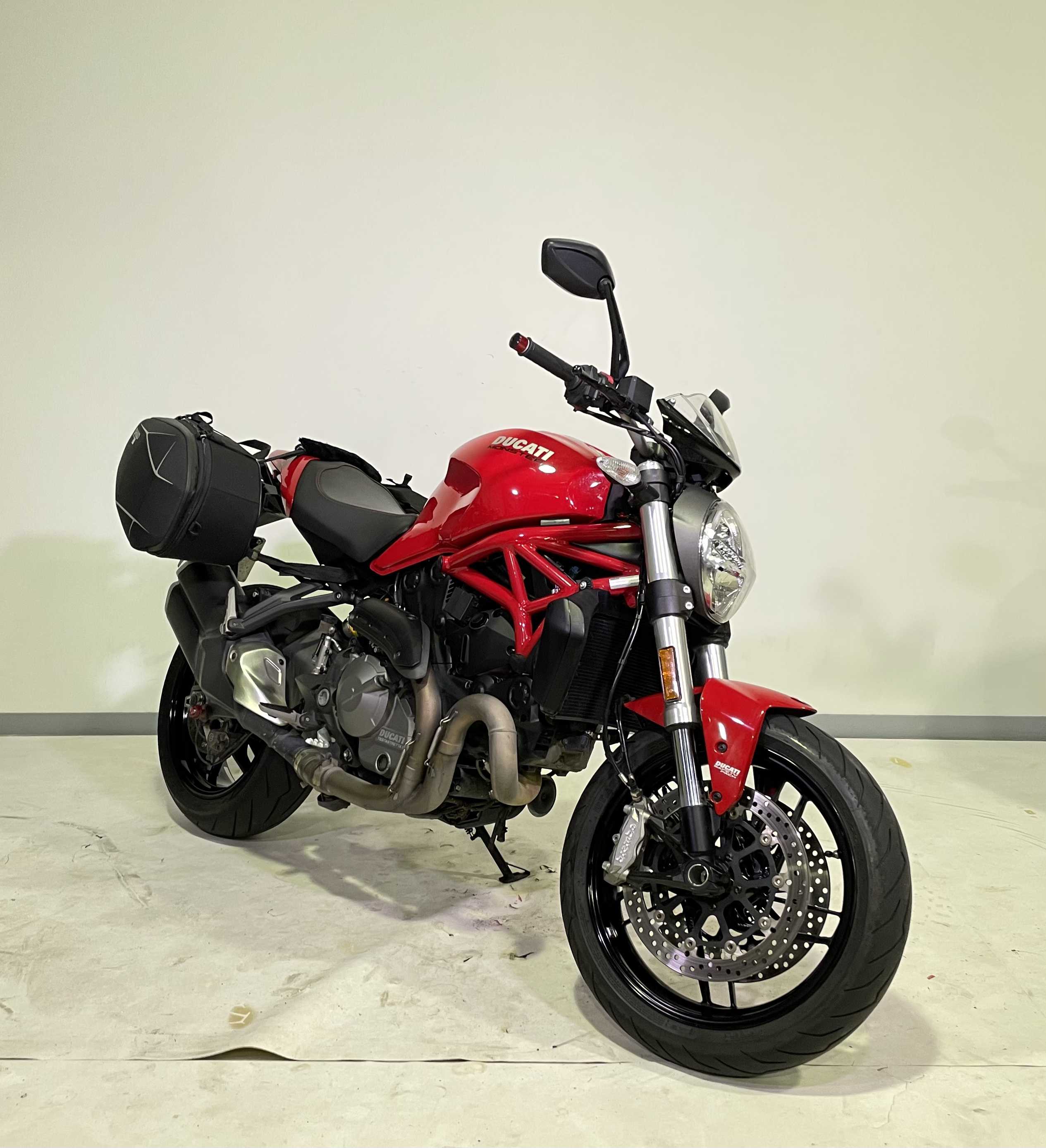 Ducati 821 Monster 2018 HD vue 3/4 droite