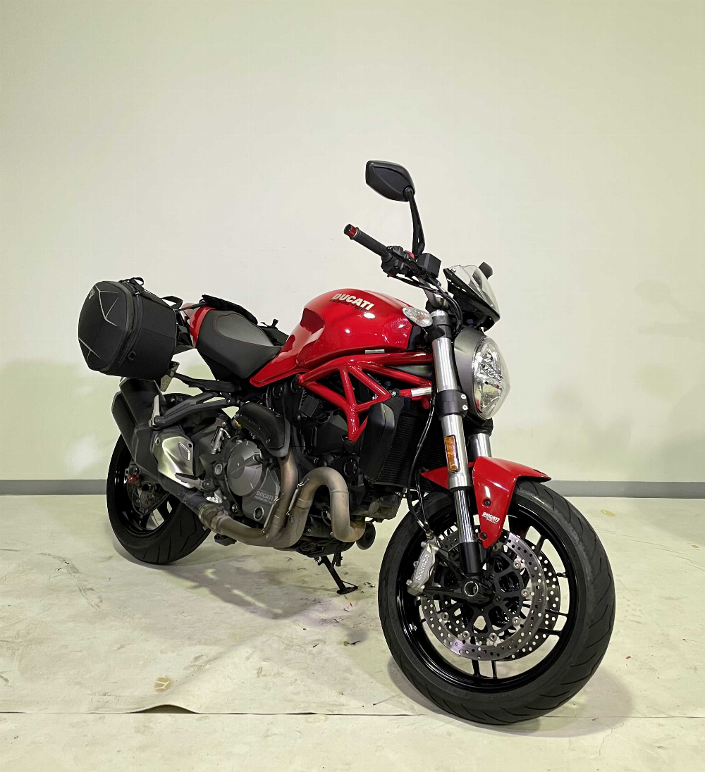 Ducati 821 Monster 2018 vue 3/4 droite