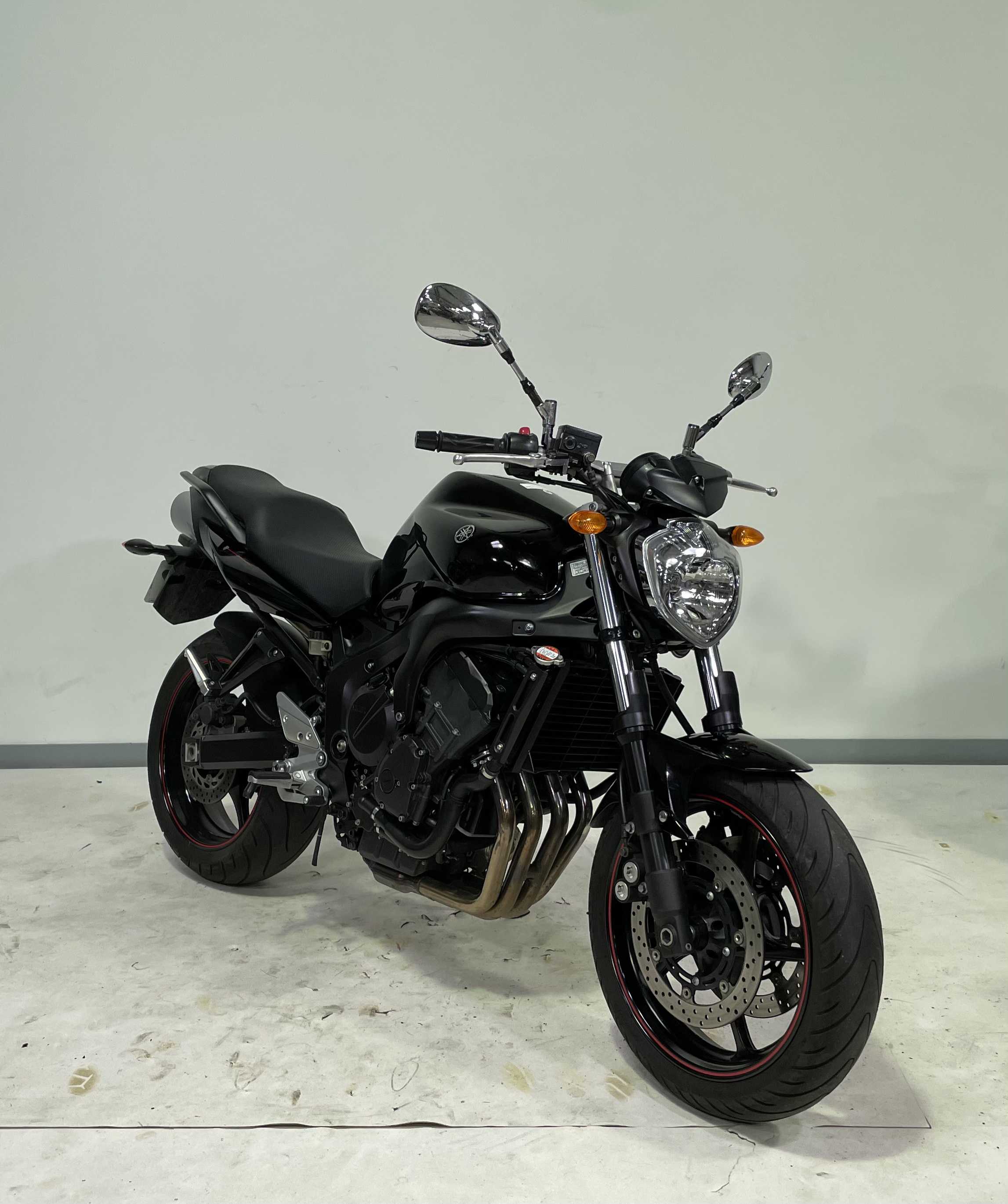 Yamaha FZ6 2008 HD vue 3/4 droite