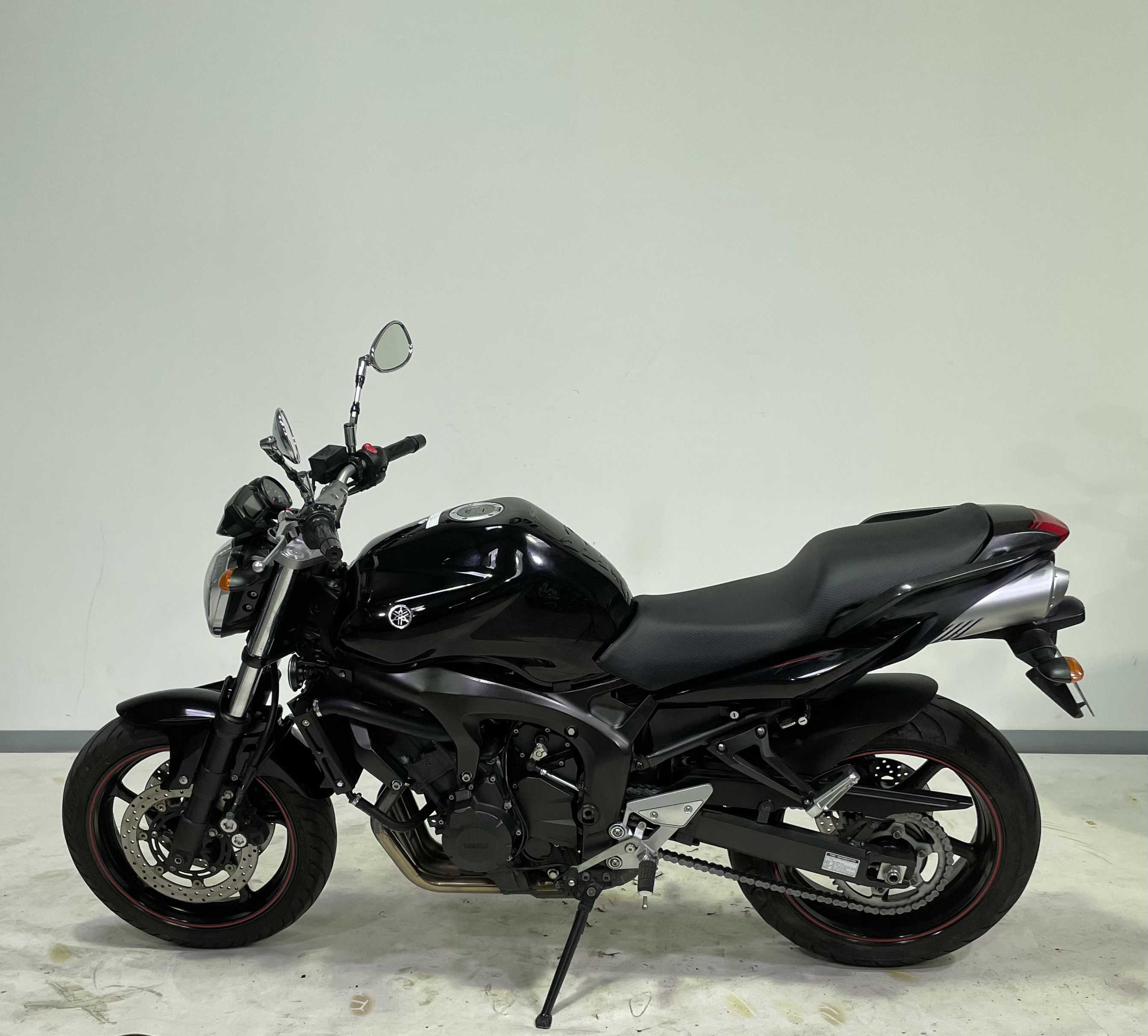 Yamaha FZ6 2008 HD vue gauche