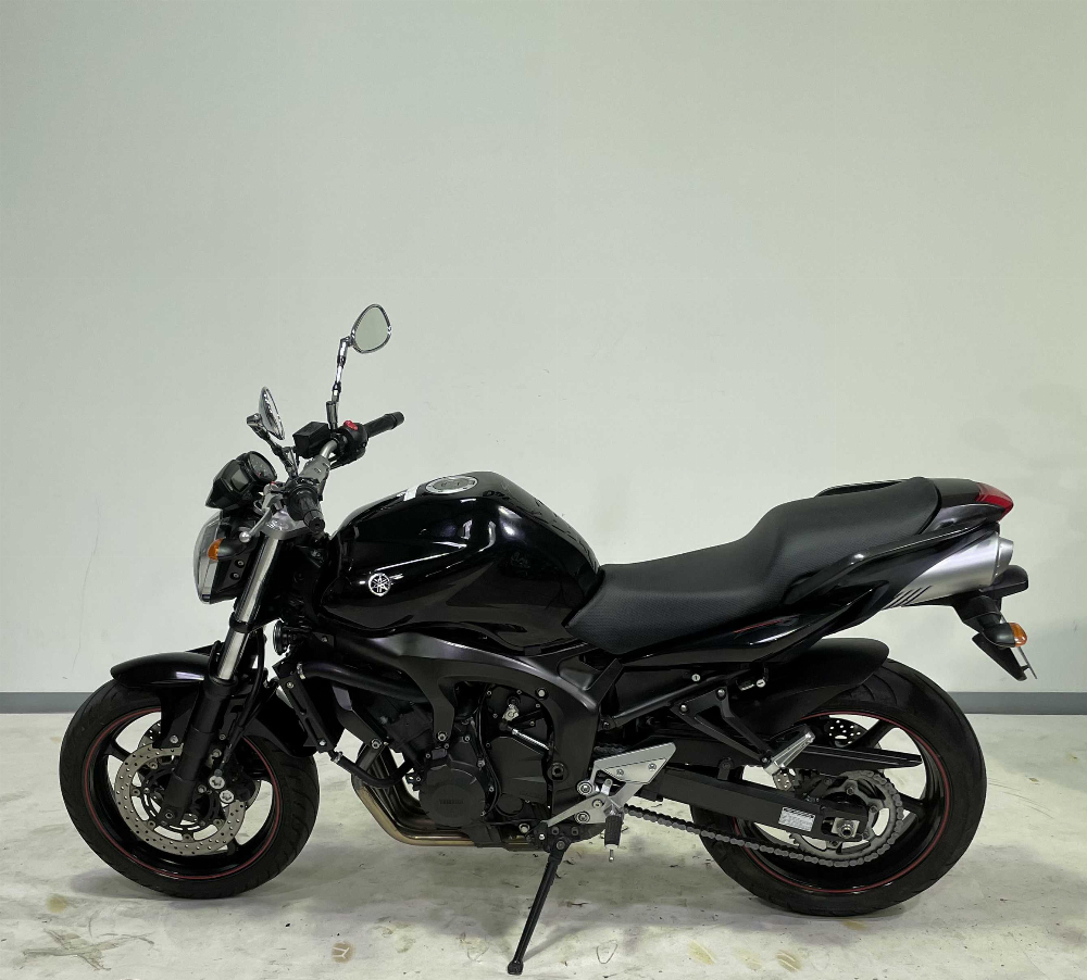 Yamaha FZ6 2008 vue gauche