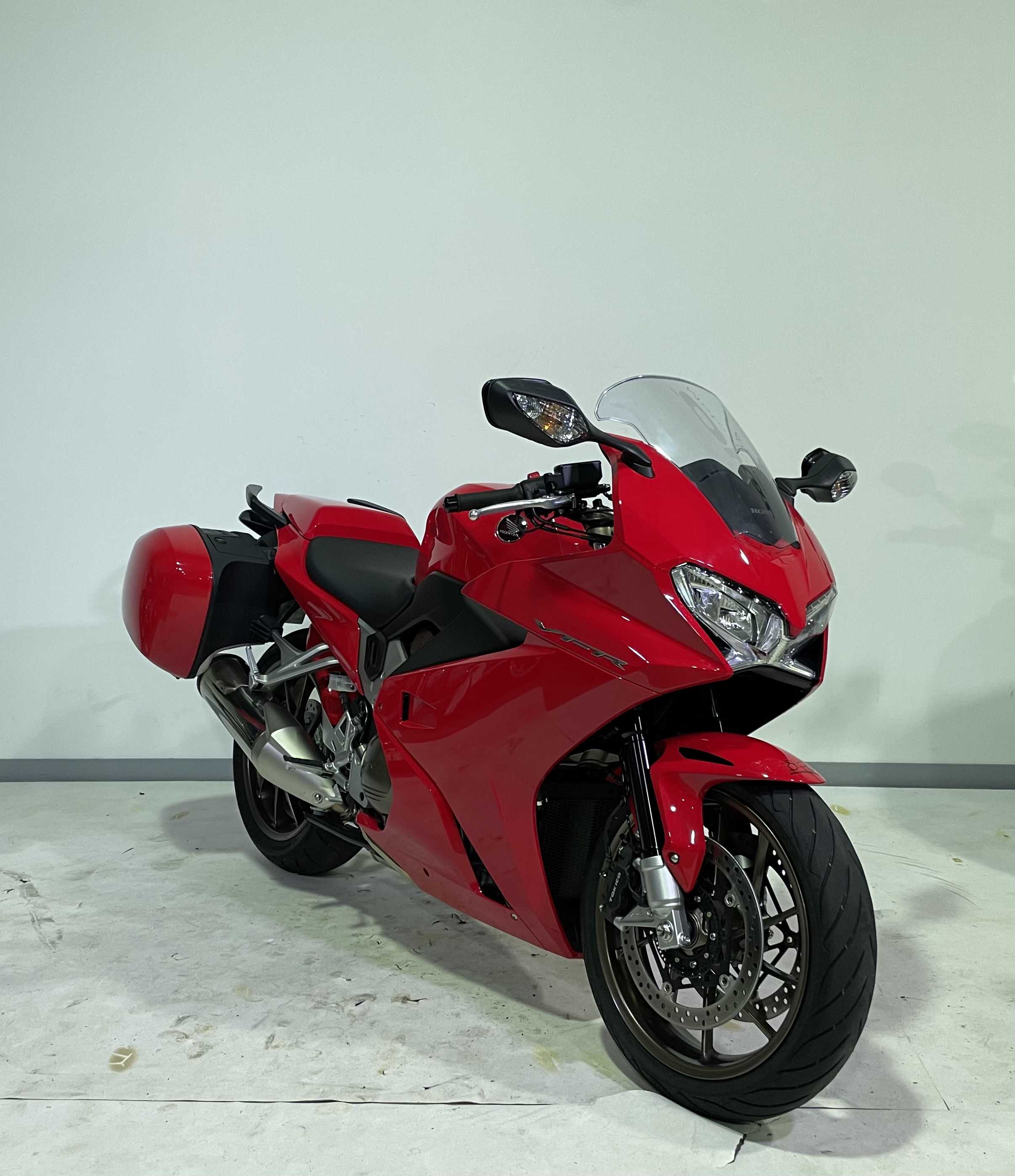 Honda VFR800F RC79 2015 HD vue 3/4 droite