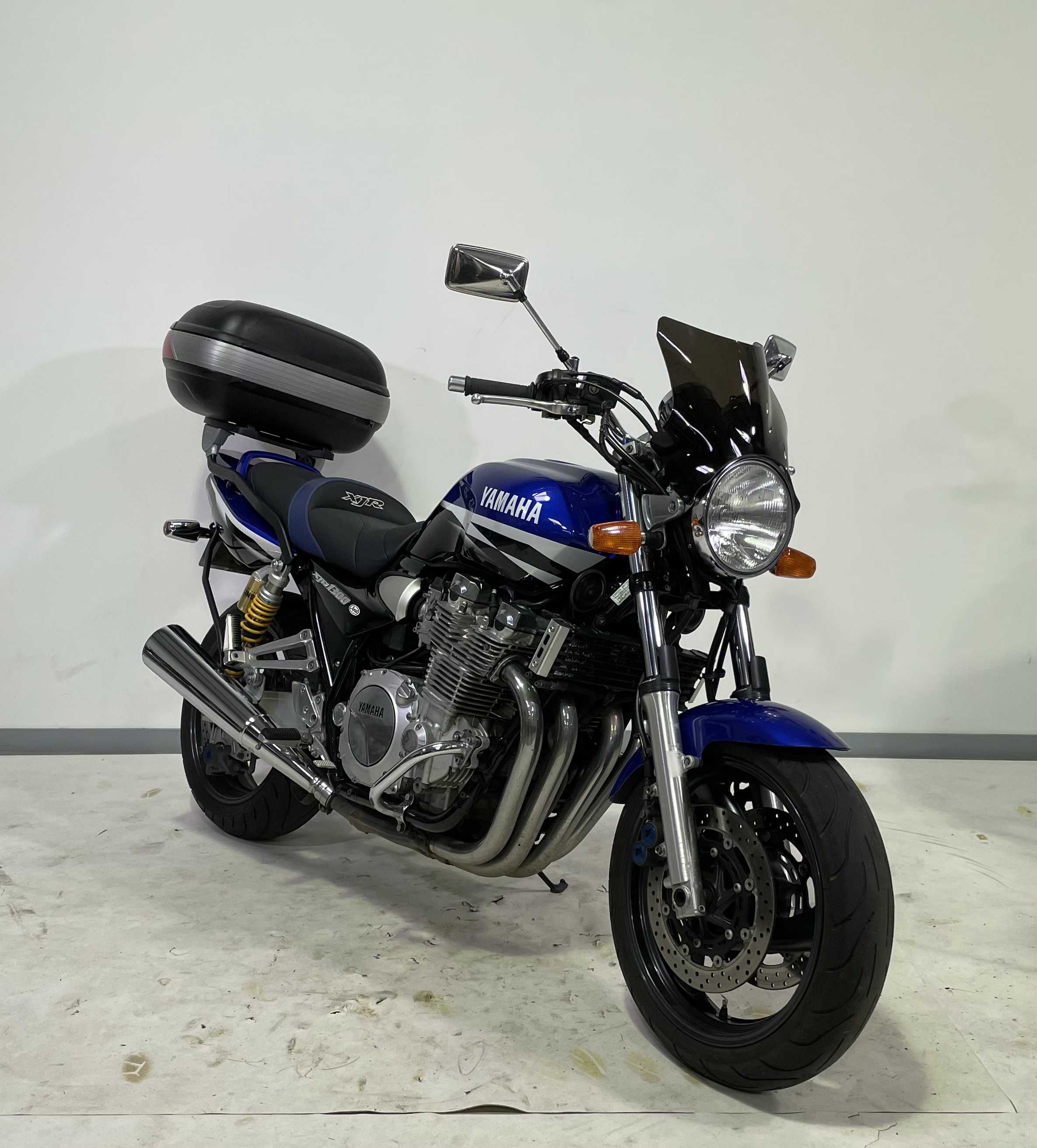 Yamaha XJR1300 2002 HD vue 3/4 droite