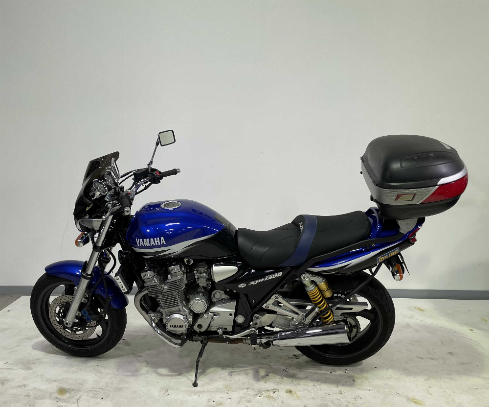 Yamaha XJR1300 2002 vue gauche