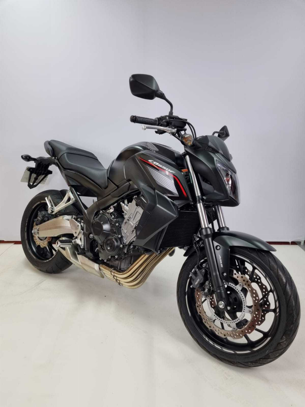 Honda CB650F ABS 2016 vue 3/4 droite