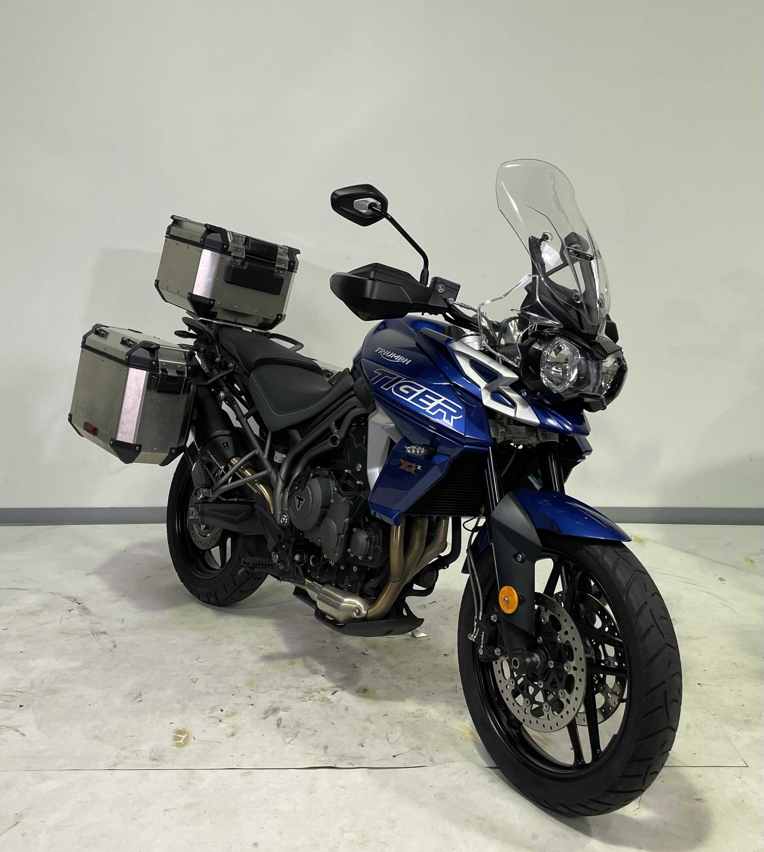 Triumph 800 Tiger XRX 2019 HD vue 3/4 droite