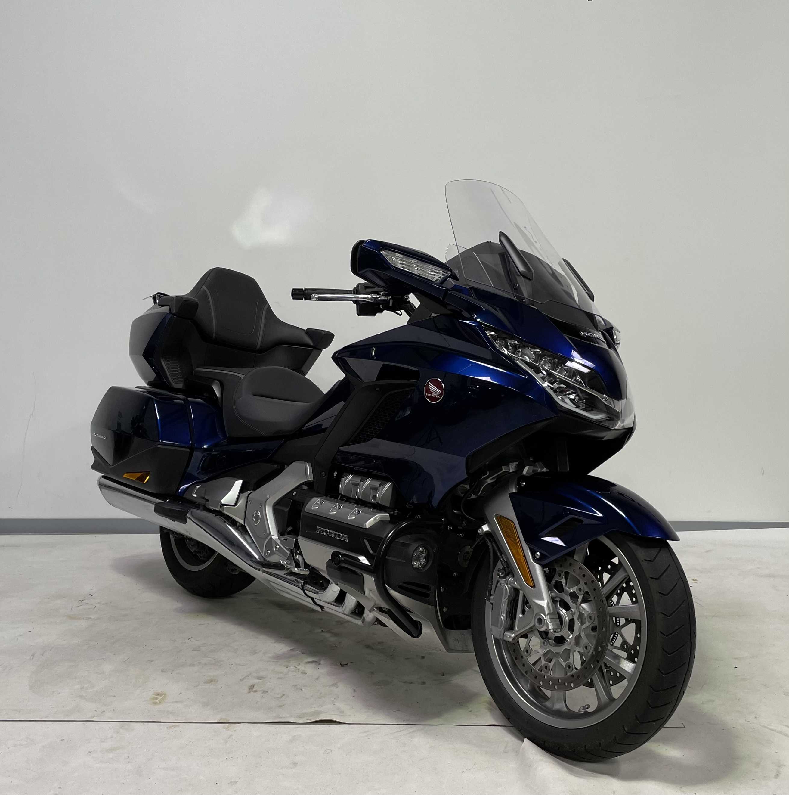 Honda GL 1800 Goldwing Tour DCT / Airbag 2019 HD vue 3/4 droite