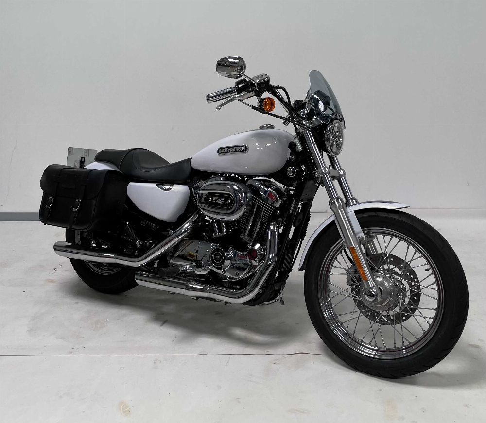 Harley-Davidson XL 1200 2009 vue 3/4 droite