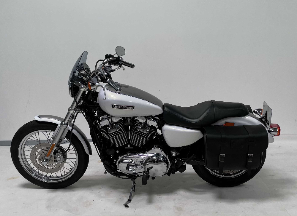 Harley-Davidson XL 1200 2009 vue gauche