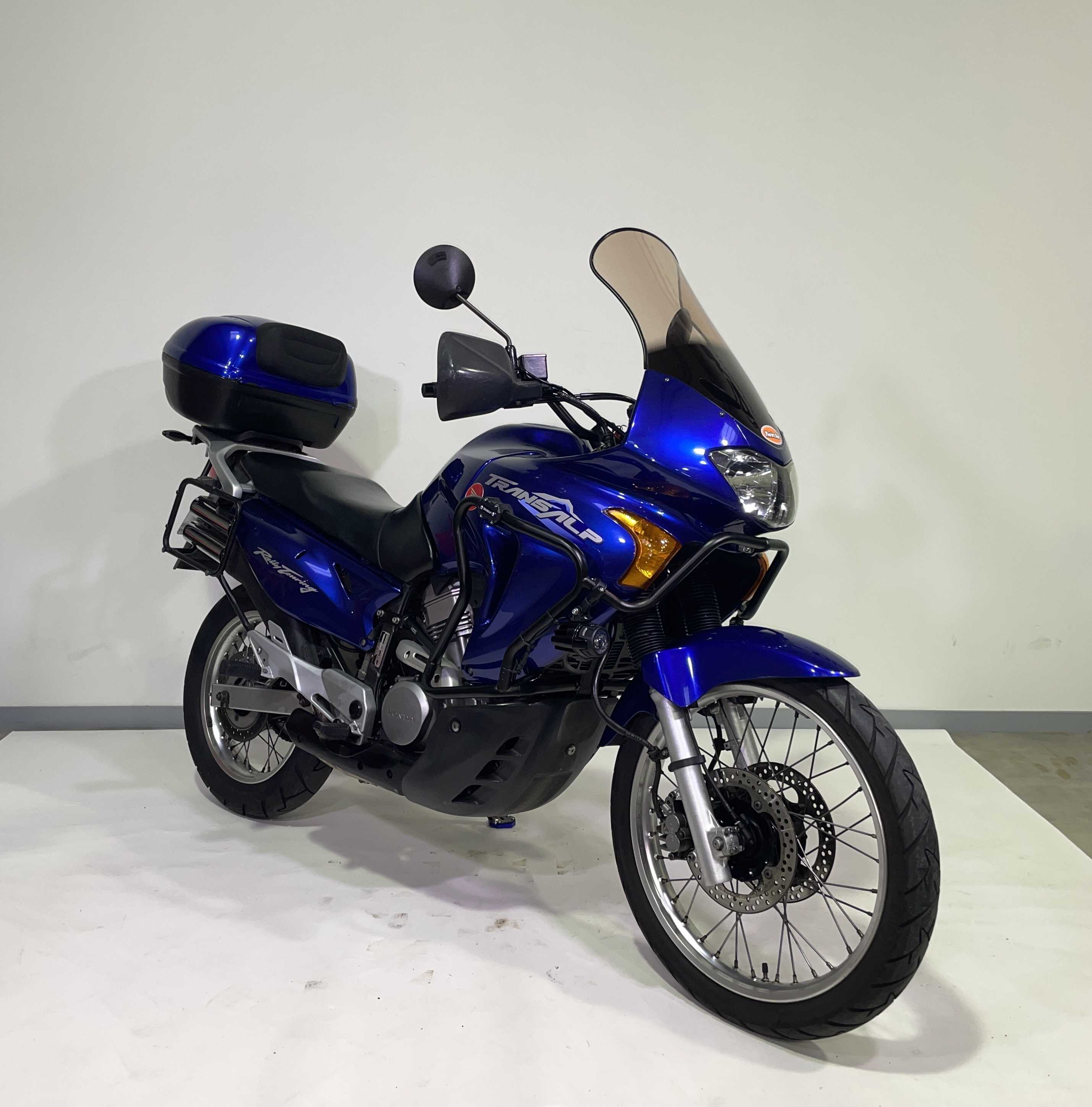 Honda XL650VTransalp 2003 HD vue 3/4 droite