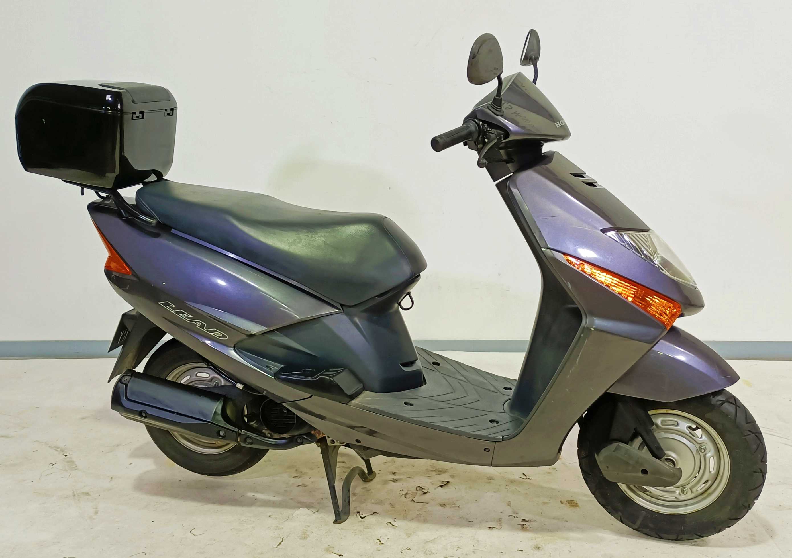 Honda NH 100 Lead 2003 HD vue 3/4 droite