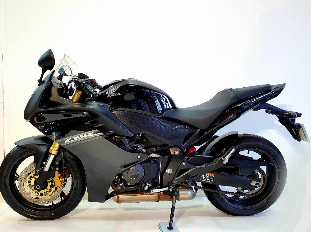 Honda CBR600F 2011 vue gauche