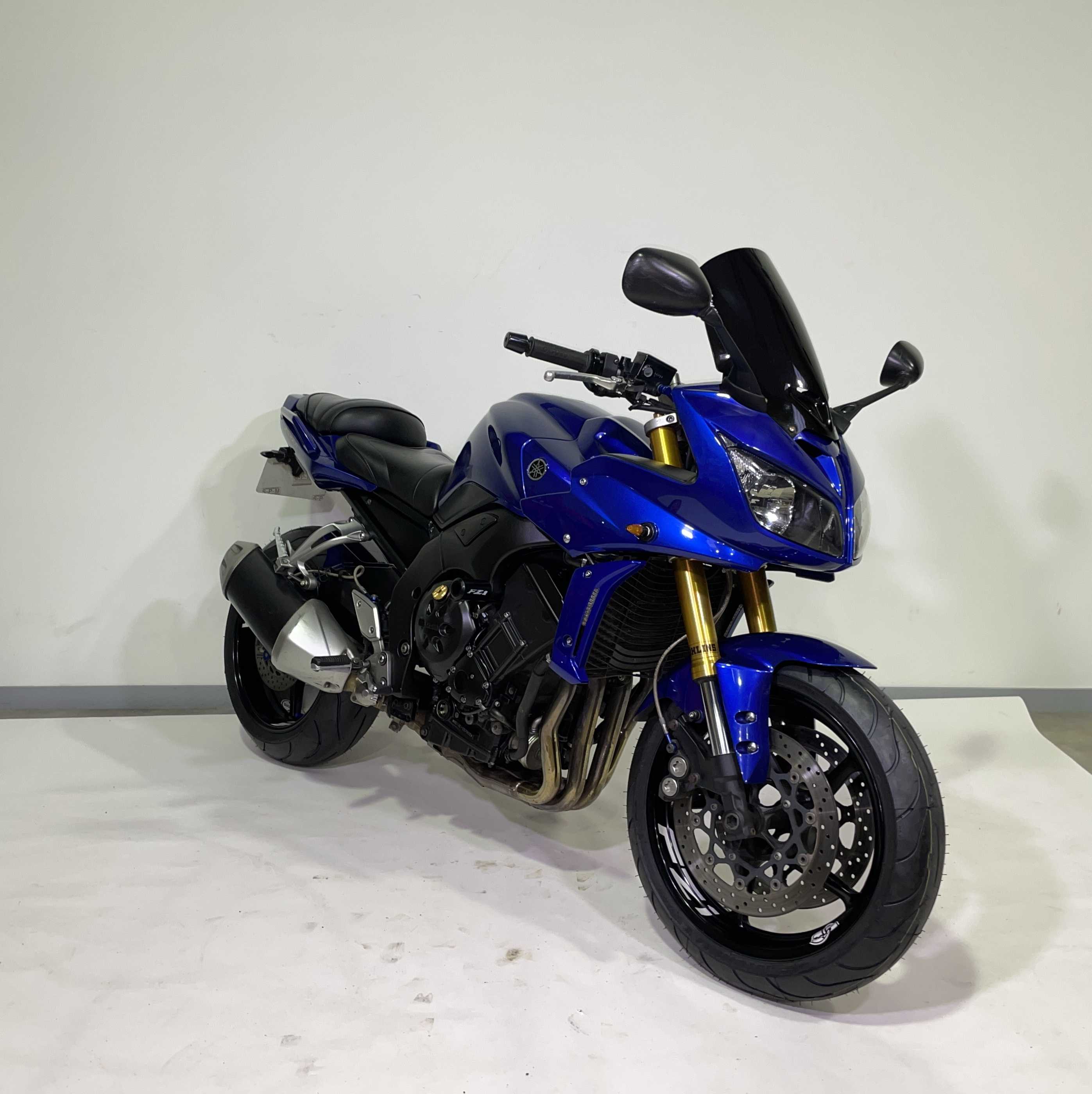 Yamaha FZS1000Fazer 2006 HD vue 3/4 droite