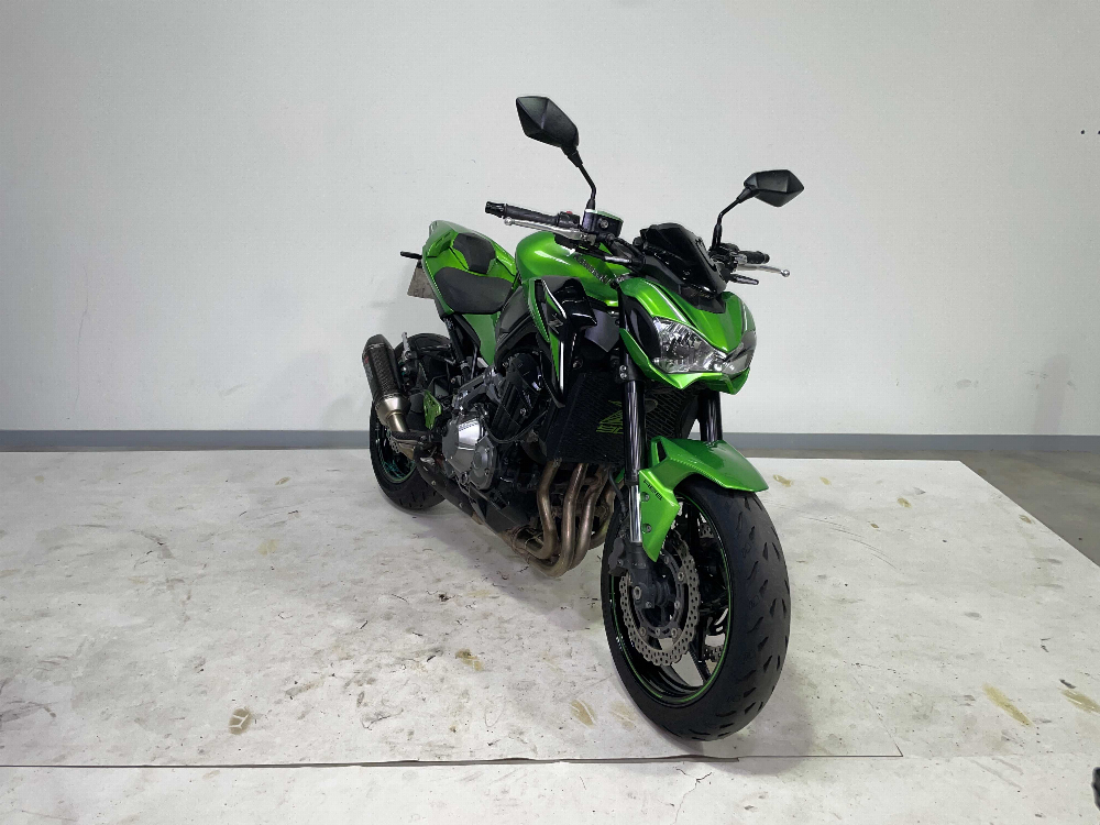 Kawasaki Z900 2017 vue 3/4 droite