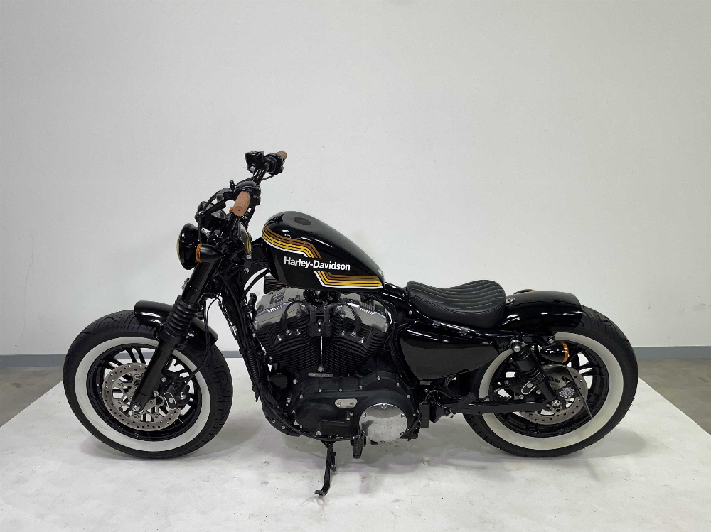 Harley-Davidson XL 1200 SPORTSTER 2016 vue gauche