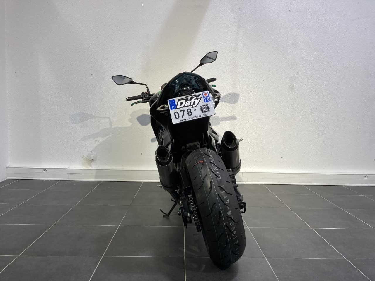 Kawasaki Z800 ABS 2016 HD vue arrière