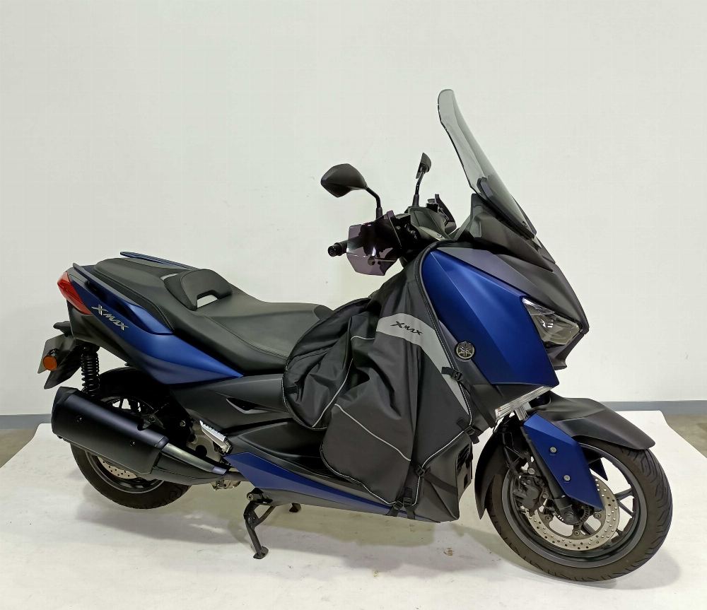 Yamaha CZD300AX-Max 2019 vue 3/4 droite
