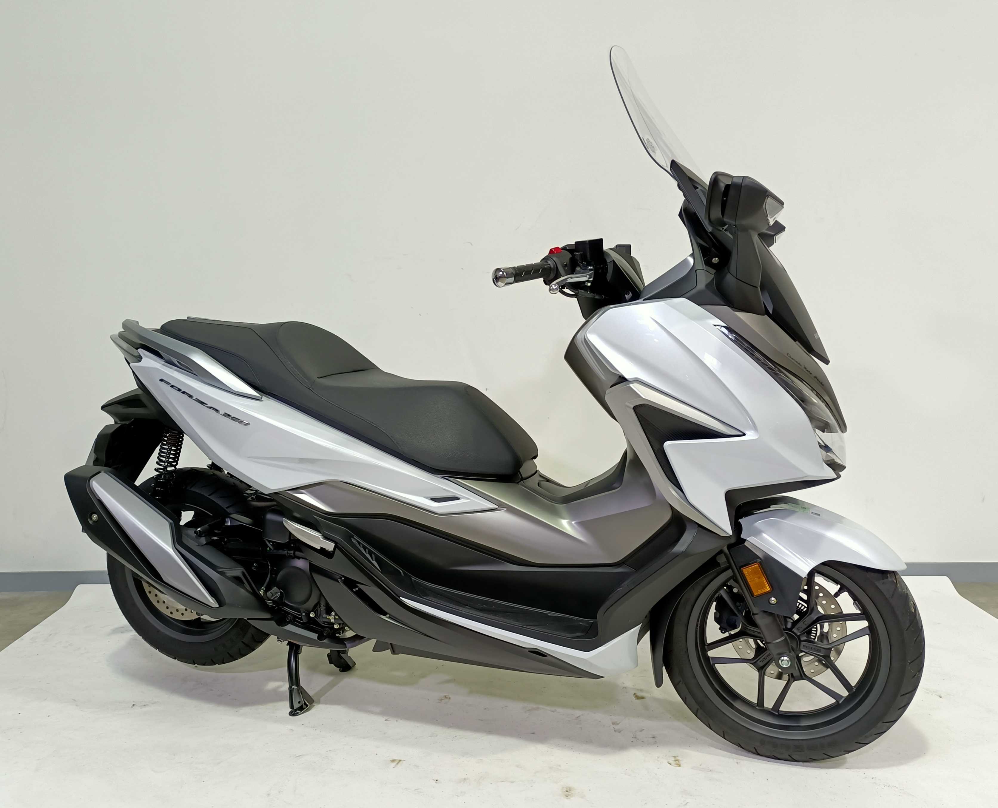 Honda NSS 350 Forza 2021 HD vue 3/4 droite