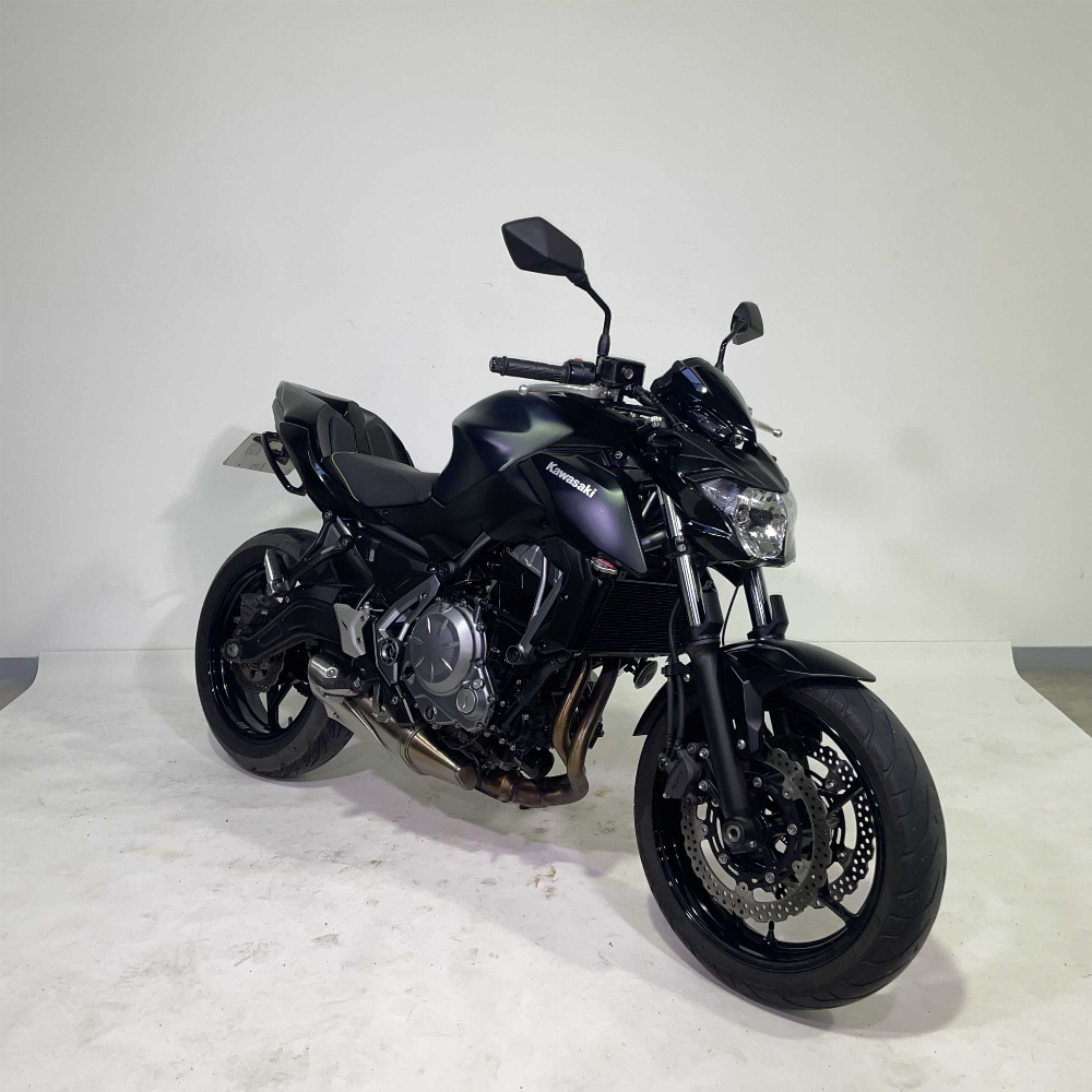 Kawasaki Z650 2017 vue 3/4 droite