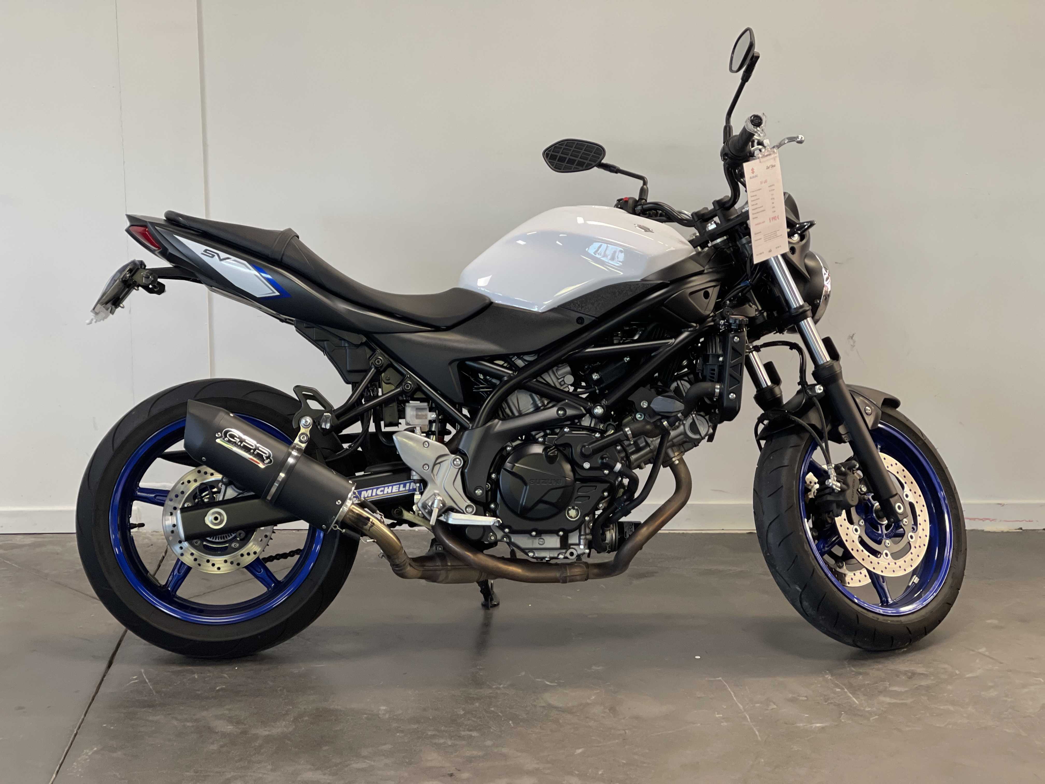 Suzuki SV 650 2017 HD vue 3/4 droite