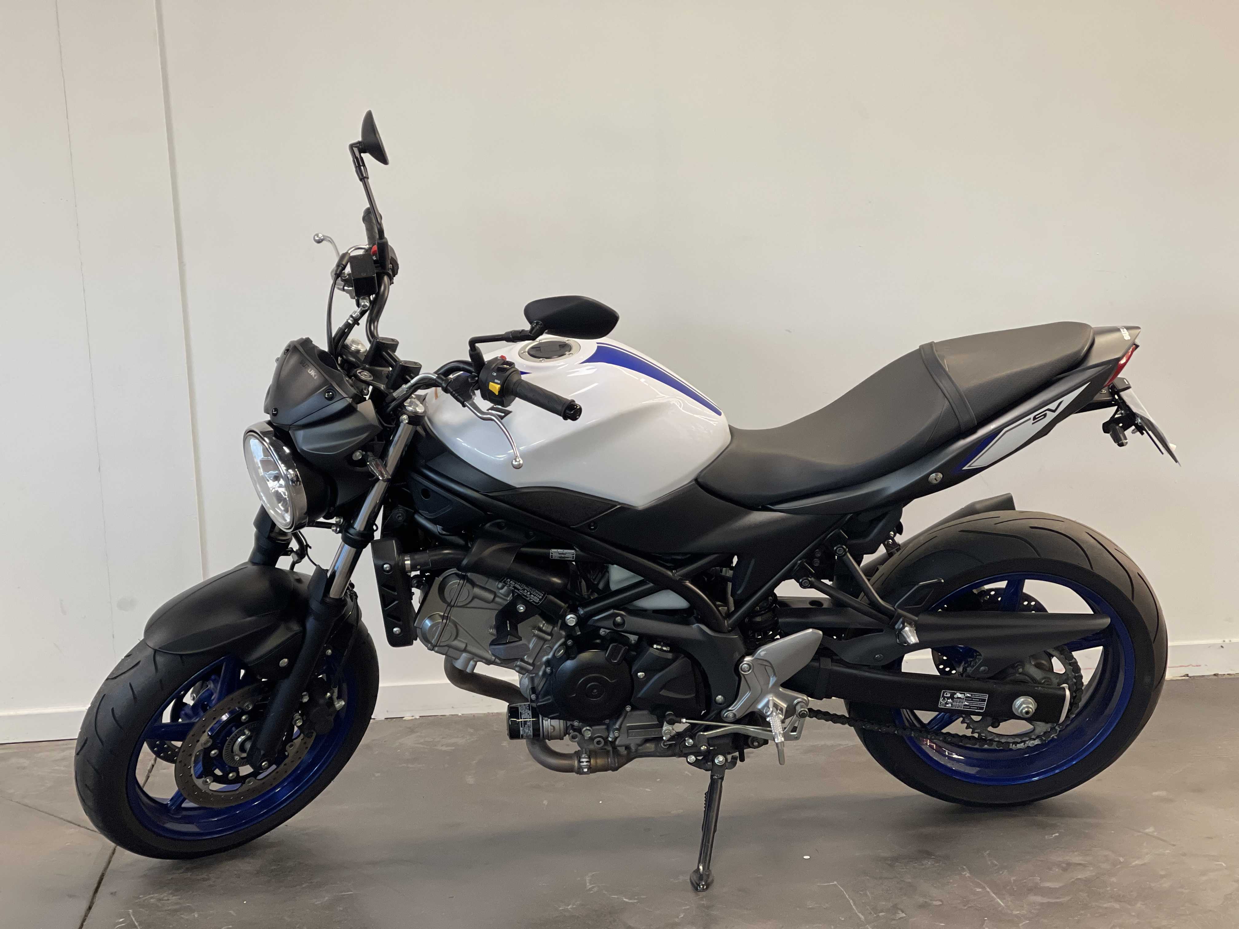 Suzuki SV 650 2017 HD vue gauche