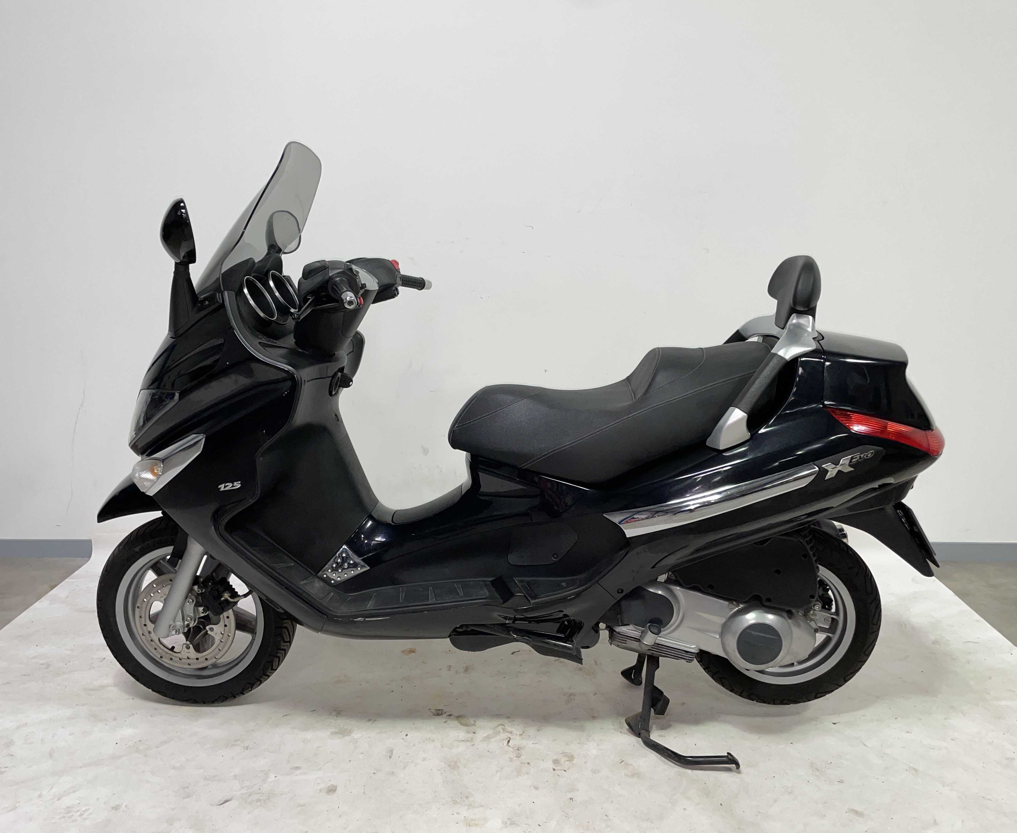 Piaggio X-EVO 125 2008 HD vue gauche