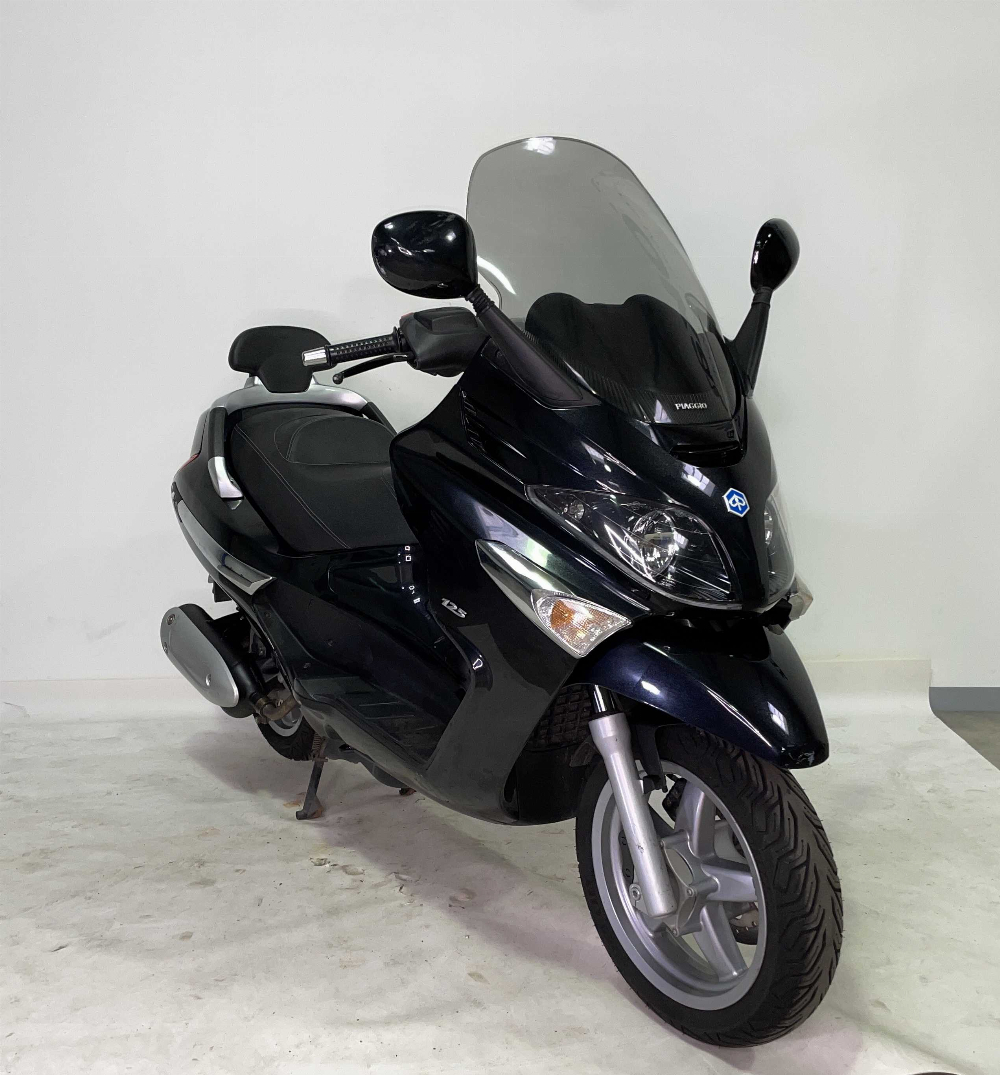 Piaggio X-EVO 125 2008 vue 3/4 droite