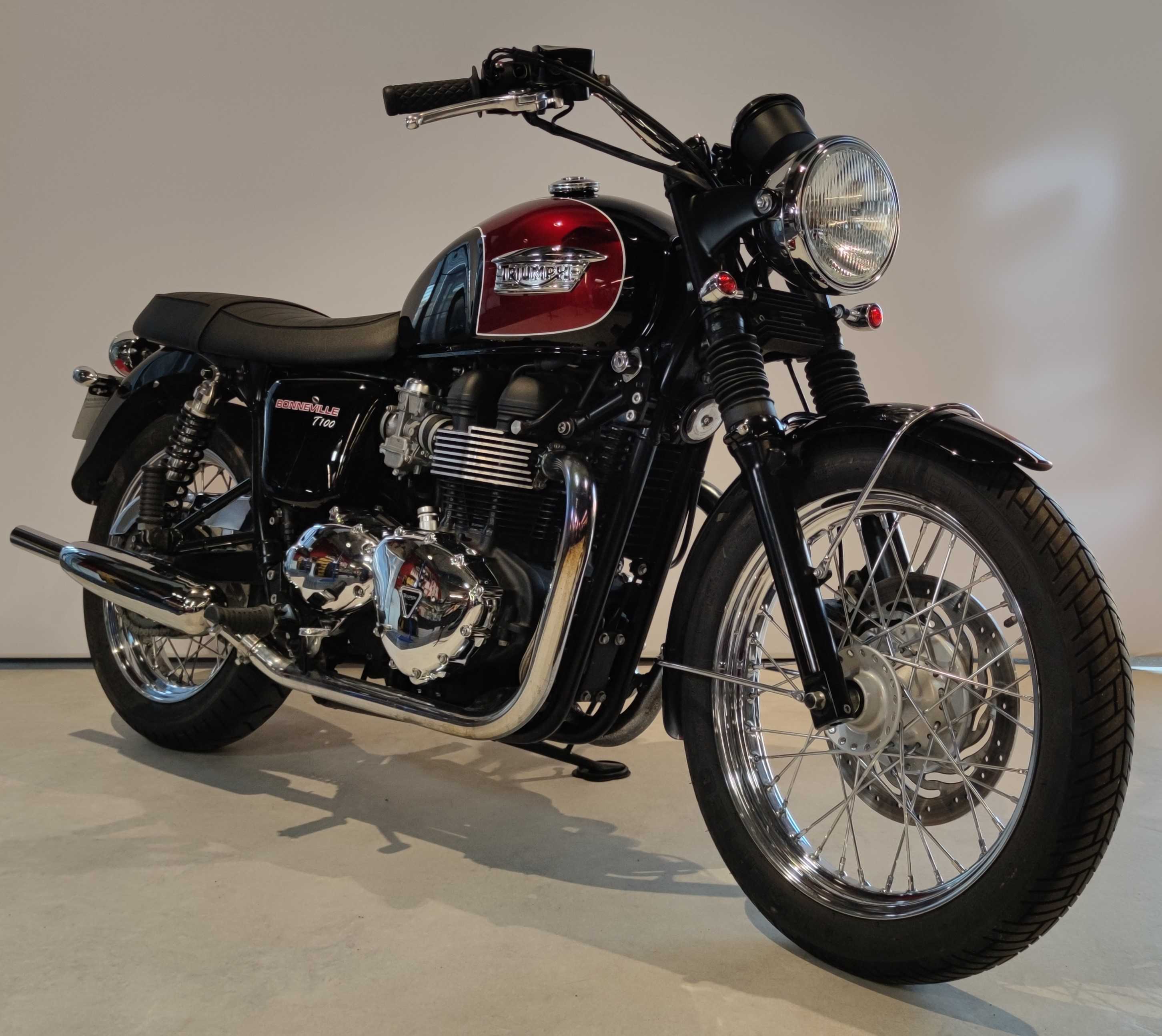 Triumph 865 Bonneville T100 2014 HD vue 3/4 droite