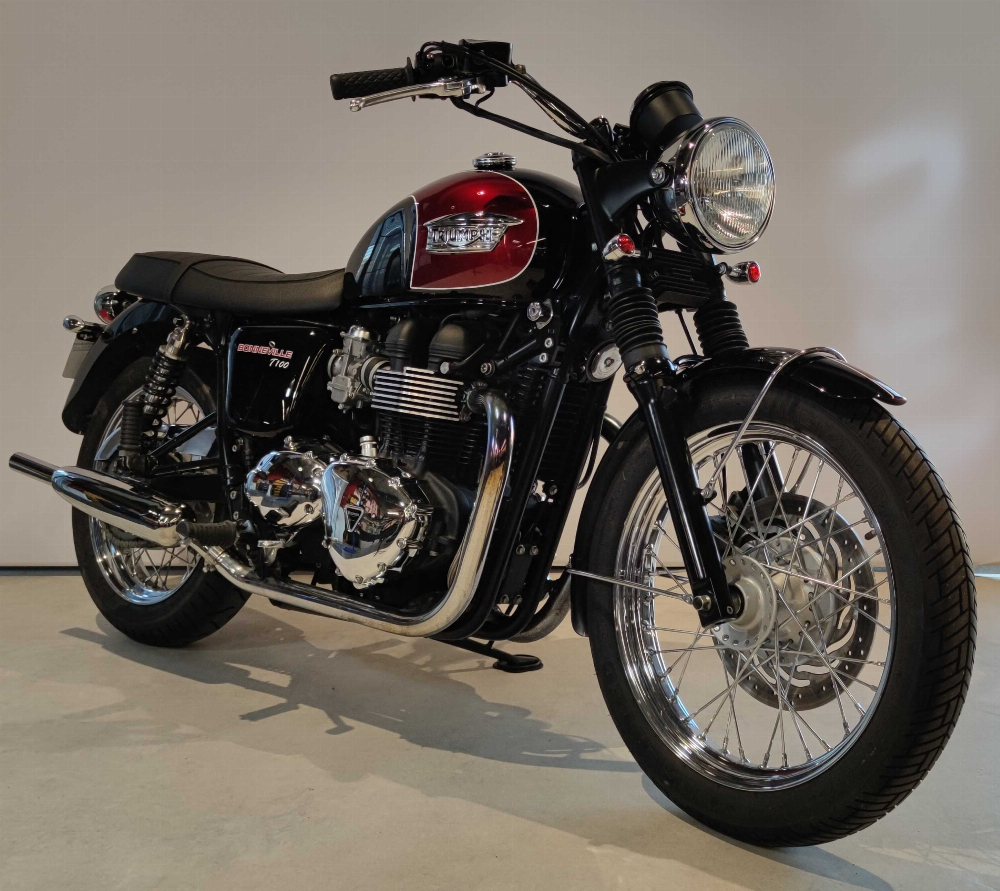 Triumph 865 Bonneville T100 2014 vue 3/4 droite