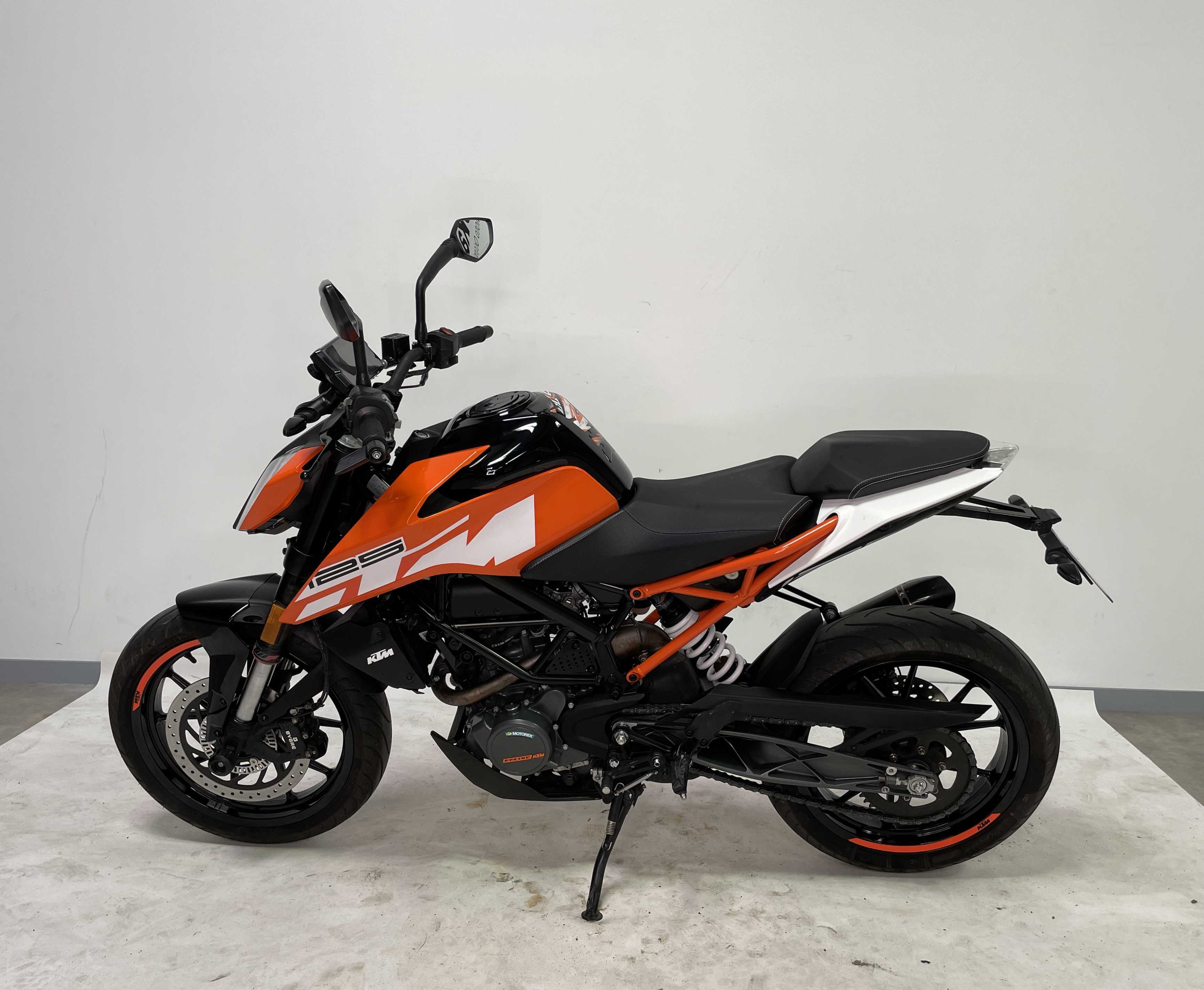 KTM 125 Duke 2020 HD vue gauche