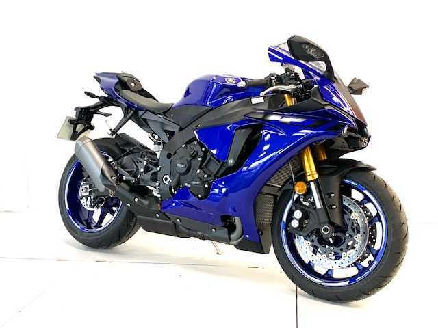 Yamaha R1 2018 HD vue 3/4 droite