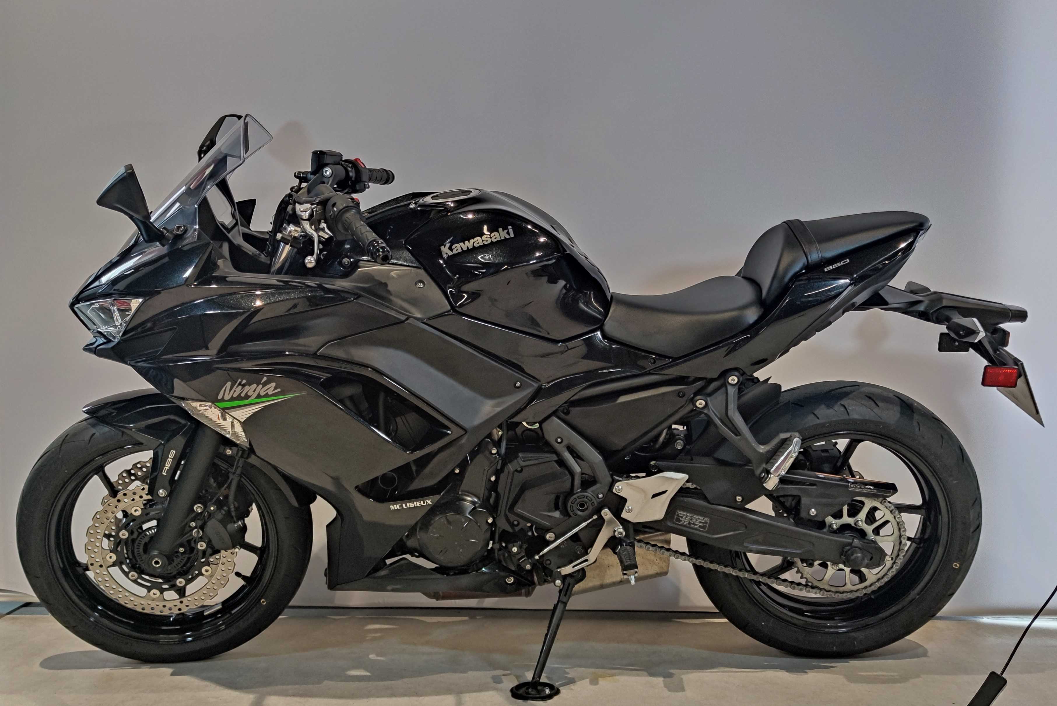 Kawasaki EX 650 Ninja 2020 HD vue gauche