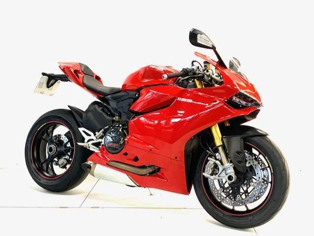 Ducati 1199 PANIGALE S 2014 HD vue 3/4 droite