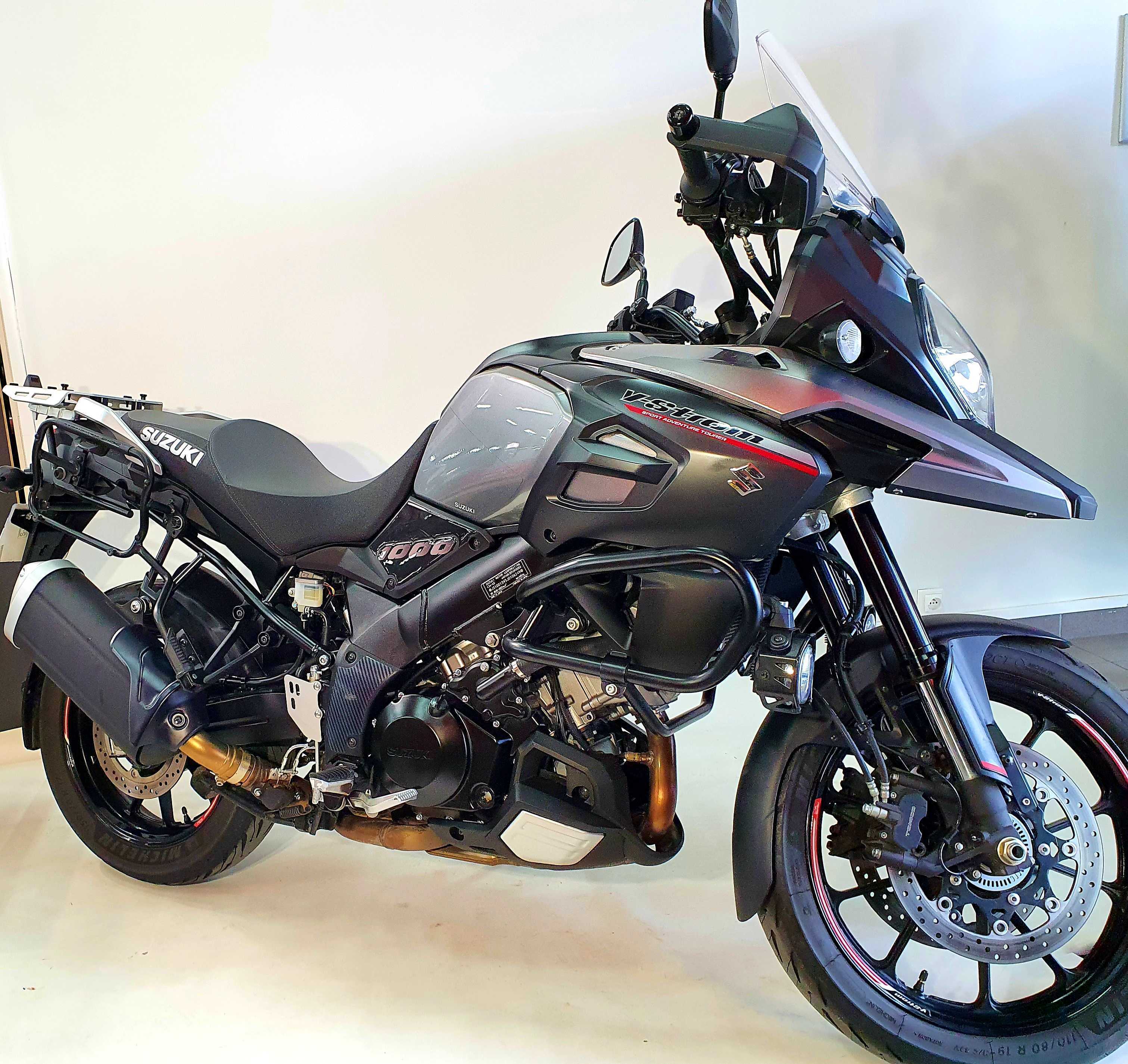 Suzuki DL 1000 V-Strom 2018 HD vue 3/4 droite