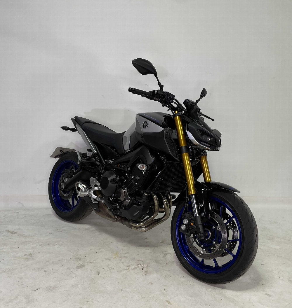 Yamaha MT-09 850 SP 2020 vue 3/4 droite