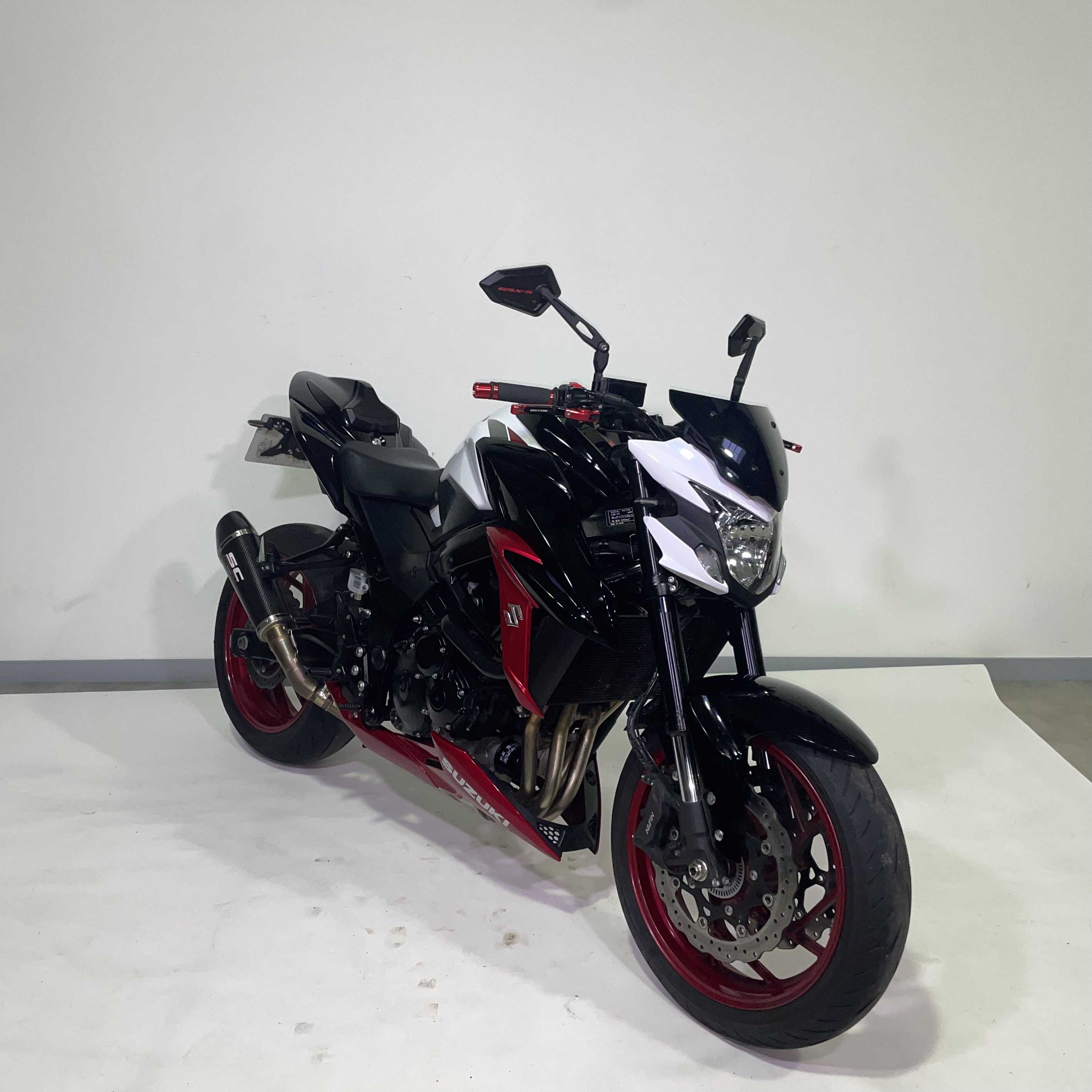 Suzuki GSX-S750 2020 HD vue 3/4 droite